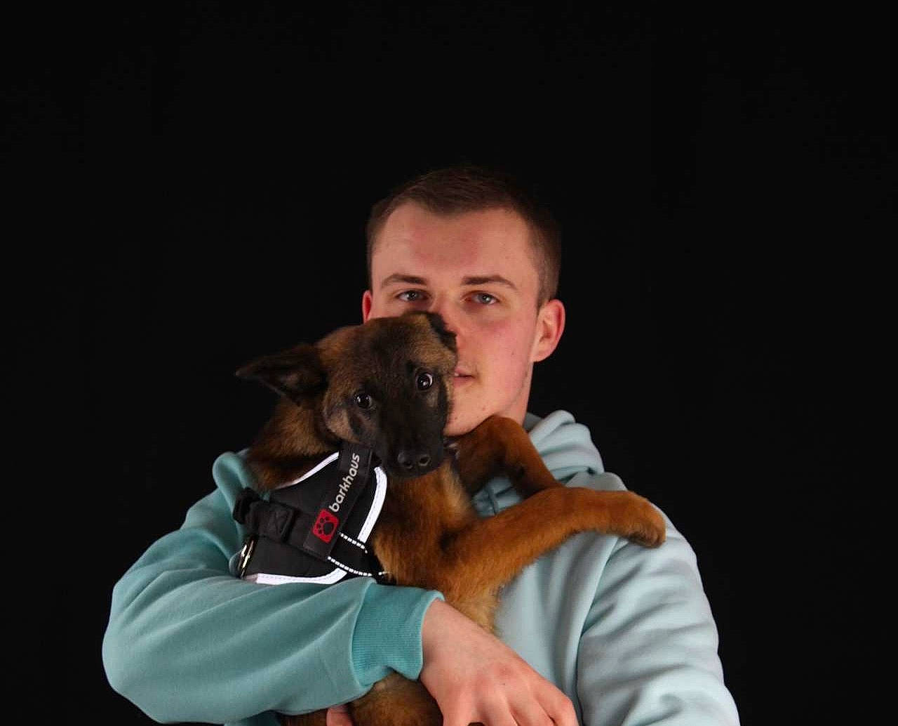 Louna participe au concours pour gagner de l'argent avec cette photo : camera, camera_lens, cameras_optics, canidae, carnivore, companion_dog, digital_camera, dog, dog_breed, event, fawn, flash_photography, formal_wear, fun, guard_dog, photographer, reflex_camera, single_lens_reflex_camera, sporting_group, toy_dog