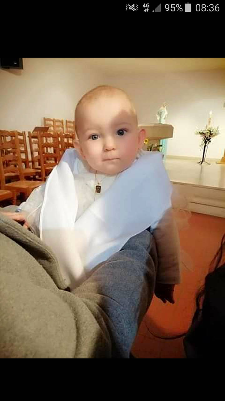 Tahlia a rejoint le concours — aidez-le/la à gagner de superbes lots ! arm, baby, cheek, child, eye, face, finger, head, leg, person, photography, sitting, smile, toddler