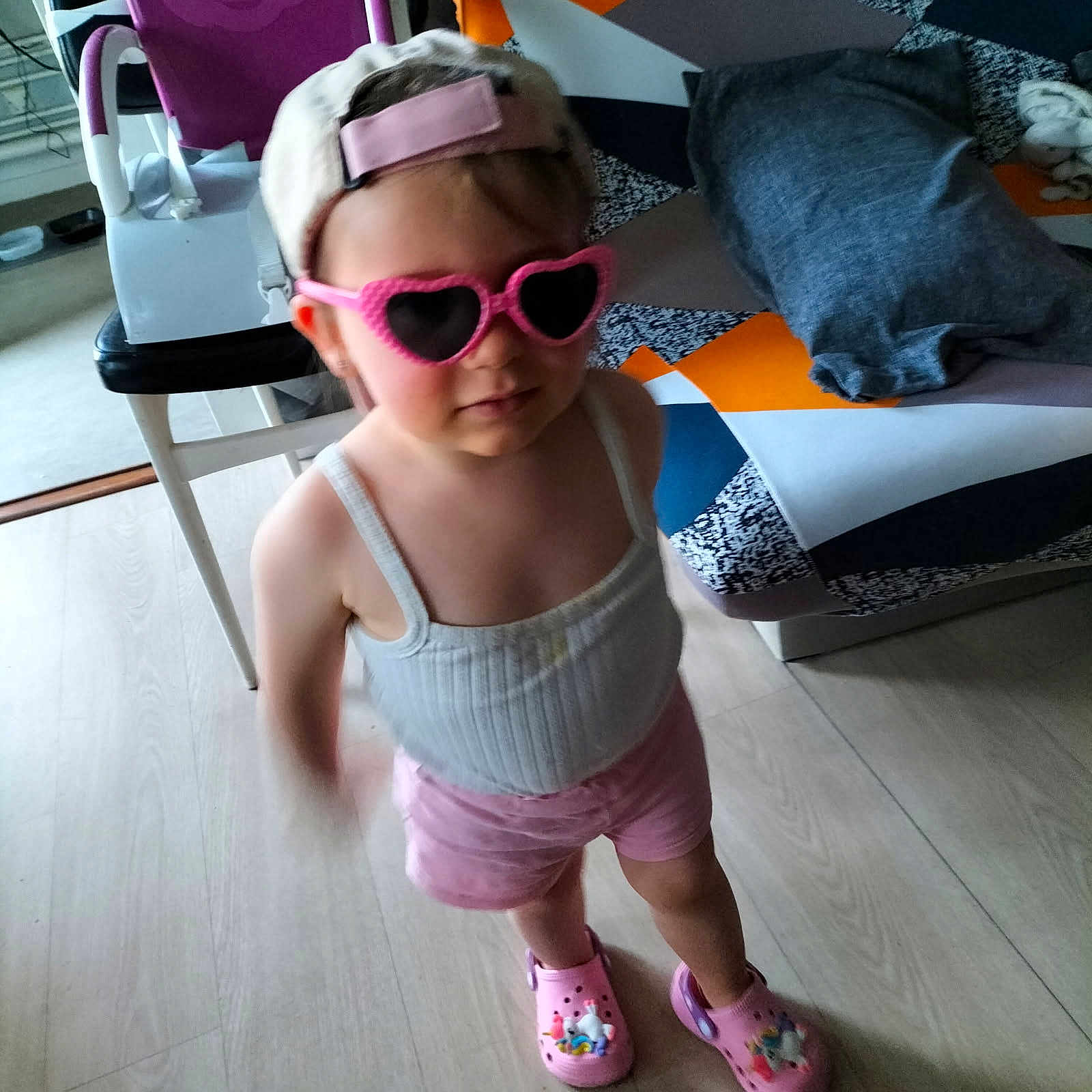 Lena a rejoint le concours — aidez-le/la à gagner de superbes lots ! accessories, baby, clothing, cushion, face, footwear, furniture, glasses, goggles, hat, head, homedecor, indoors, person, photography, portrait, sandal, shoe, shorts, sunglasses