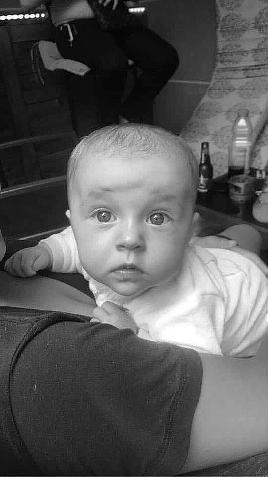 Maddy participe au concours pour gagner de l'argent avec cette photo : baby, black_and_white, cheek, child, eye, eyebrow, face, forehead, hair, hairstyle, head, monochrome, monochrome_photography, person, photograph, photography, portrait, style, toddler