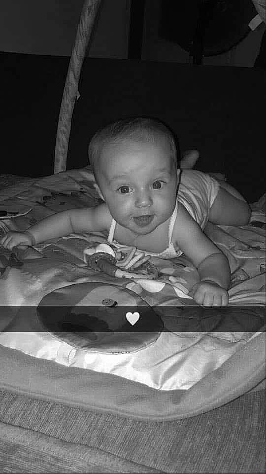 Maddy a rejoint le concours — aidez-le/la à gagner de superbes lots ! baby, bed, black_and_white, child, eye, monochrome, monochrome_photography, person, photography, product, sitting, smile, style, toddler, tummy_time, white