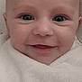 Victoria a rejoint le concours — aidez-le/la à gagner de superbes lots ! baby, smile, face, infant, blanket, closeup, cute, child, portrait, soft, happy, wrapped, young, skin, head, eyes, mouth, expression, newborn, adorable