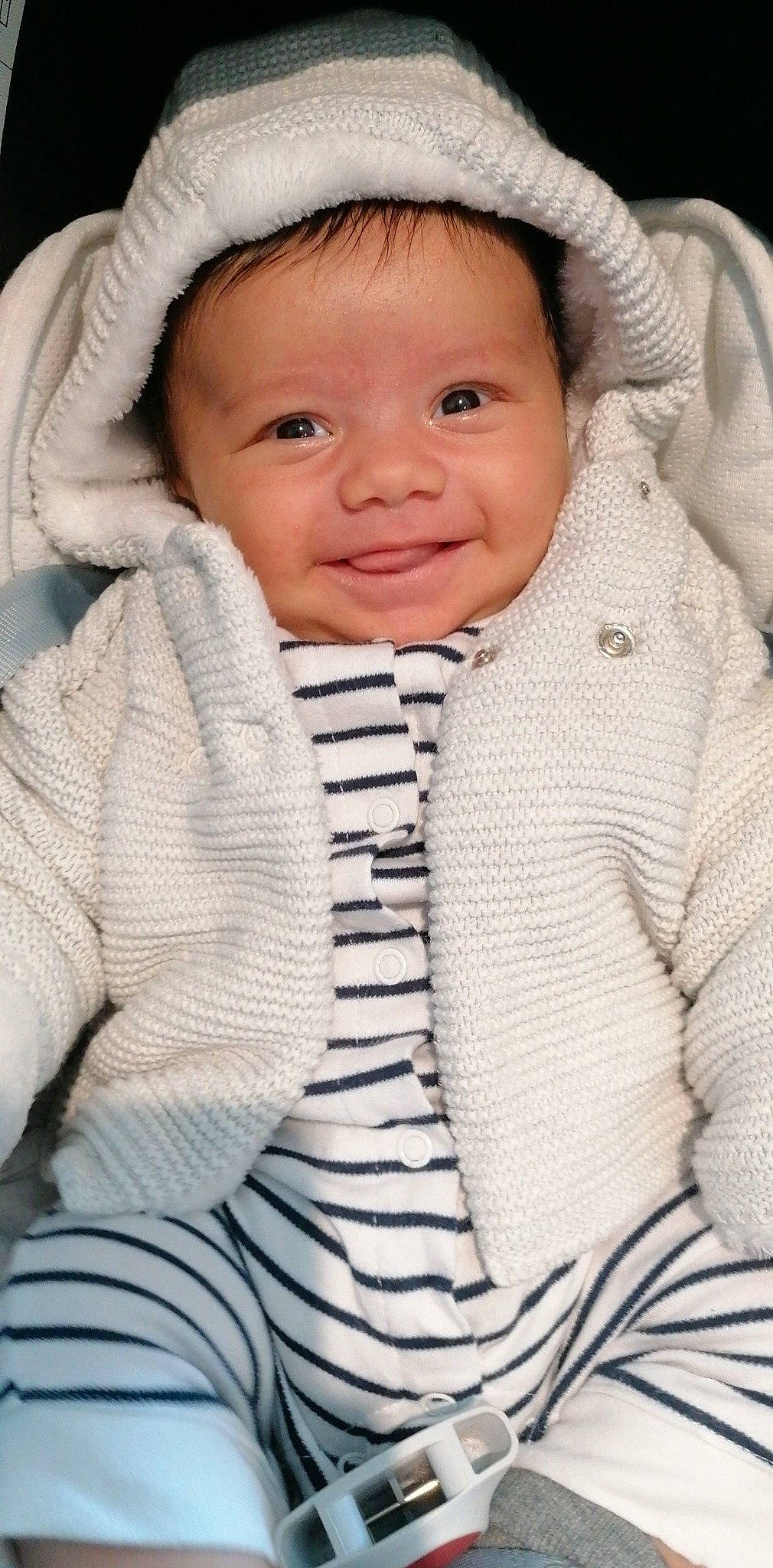 Wassim participe au concours pour gagner de l'argent avec cette photo : baby, baby_toddler_clothing, cheek, child, collar, comfort, eyebrow, eyelash, fashion_accessory, finger, happy, iris, jacket, joy, nose, outerwear, pattern, person, skin, sleeve