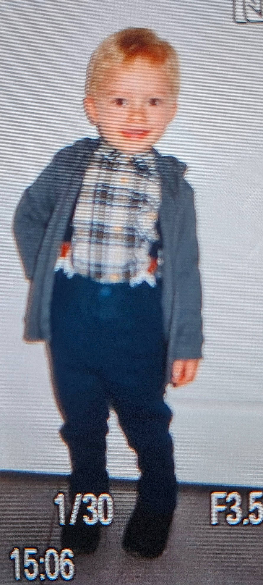 émiliano a rejoint le concours — aidez-le/la à gagner de superbes lots ! blazer, collar, denim, dress_shirt, electric_blue, eye, formal_wear, grey, human_body, neck, outerwear, pattern, person, plaid, sleeve, standing, tartan, textile, toddler, uniform