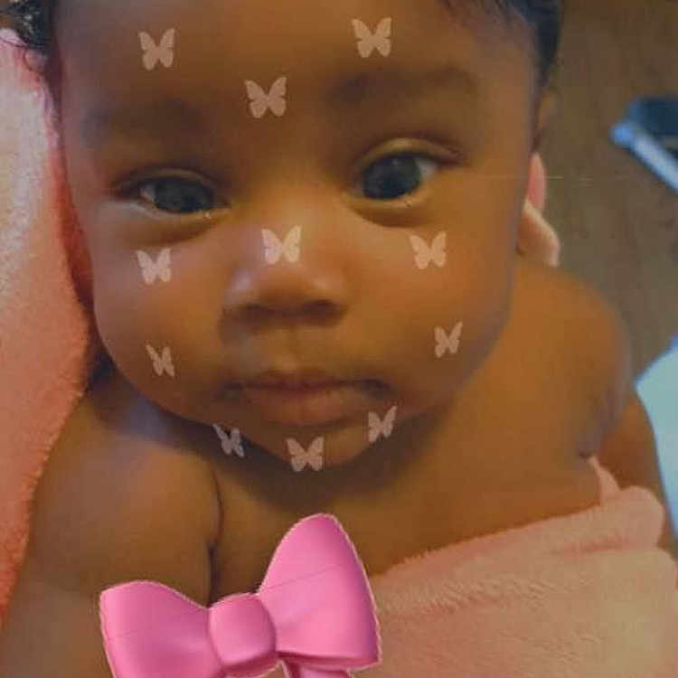 Layla is registered to the contest to win money with this photo: black_hair, cheek, child, close_up, eyebrow, eyelash, face, forehead, fun, hair, hairstyle, head, human, lip, neck, nose, photo_caption, skin, smile, toddler