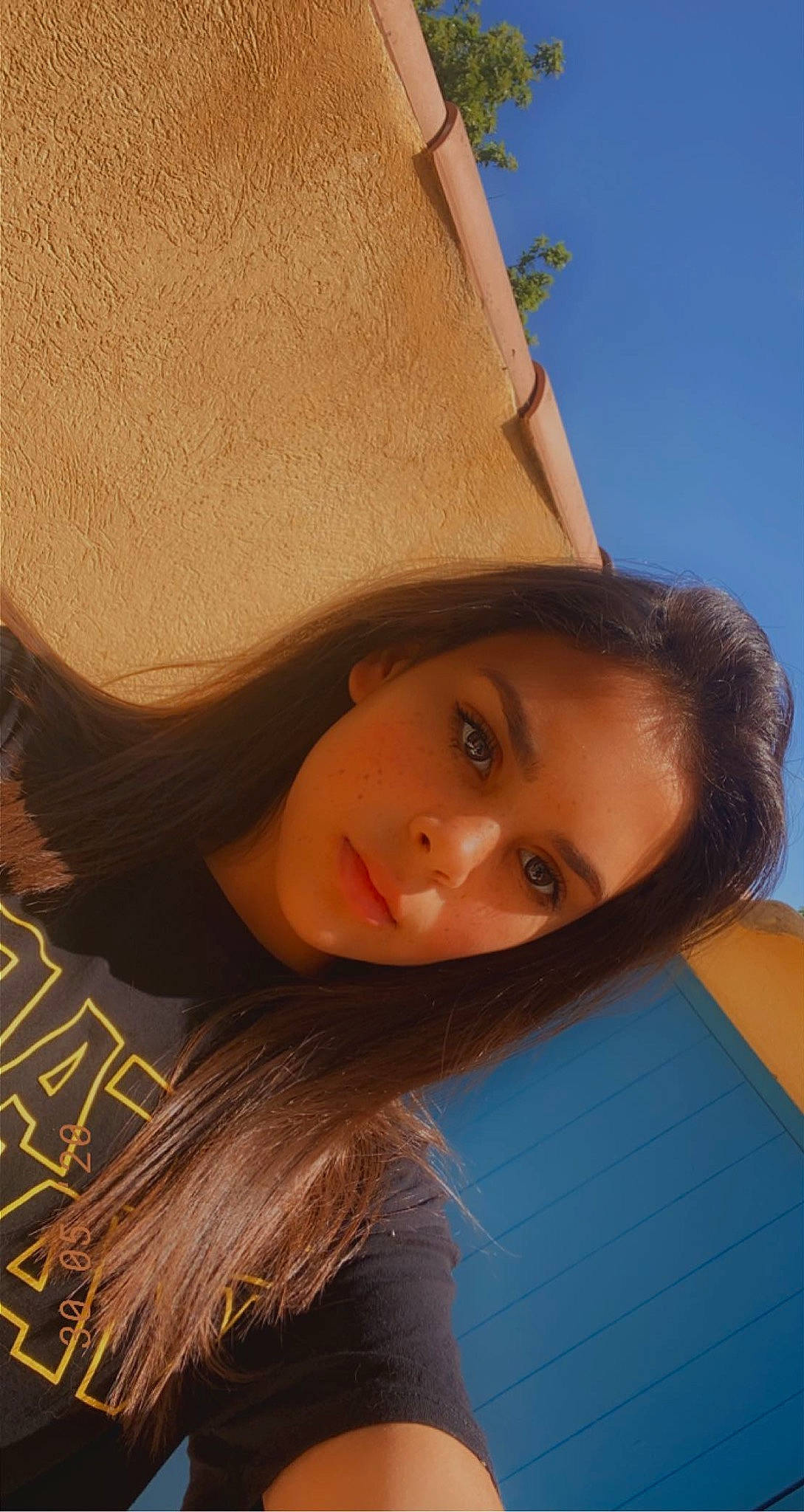 Chloé participe au concours pour gagner de l'argent avec cette photo : beauty, brown_hair, eye, face, fashion_accessory, fun, hair, hat, headgear, lip, long_hair, neck, nose, person, photography, selfie, skin, smile, summer, sun_hat