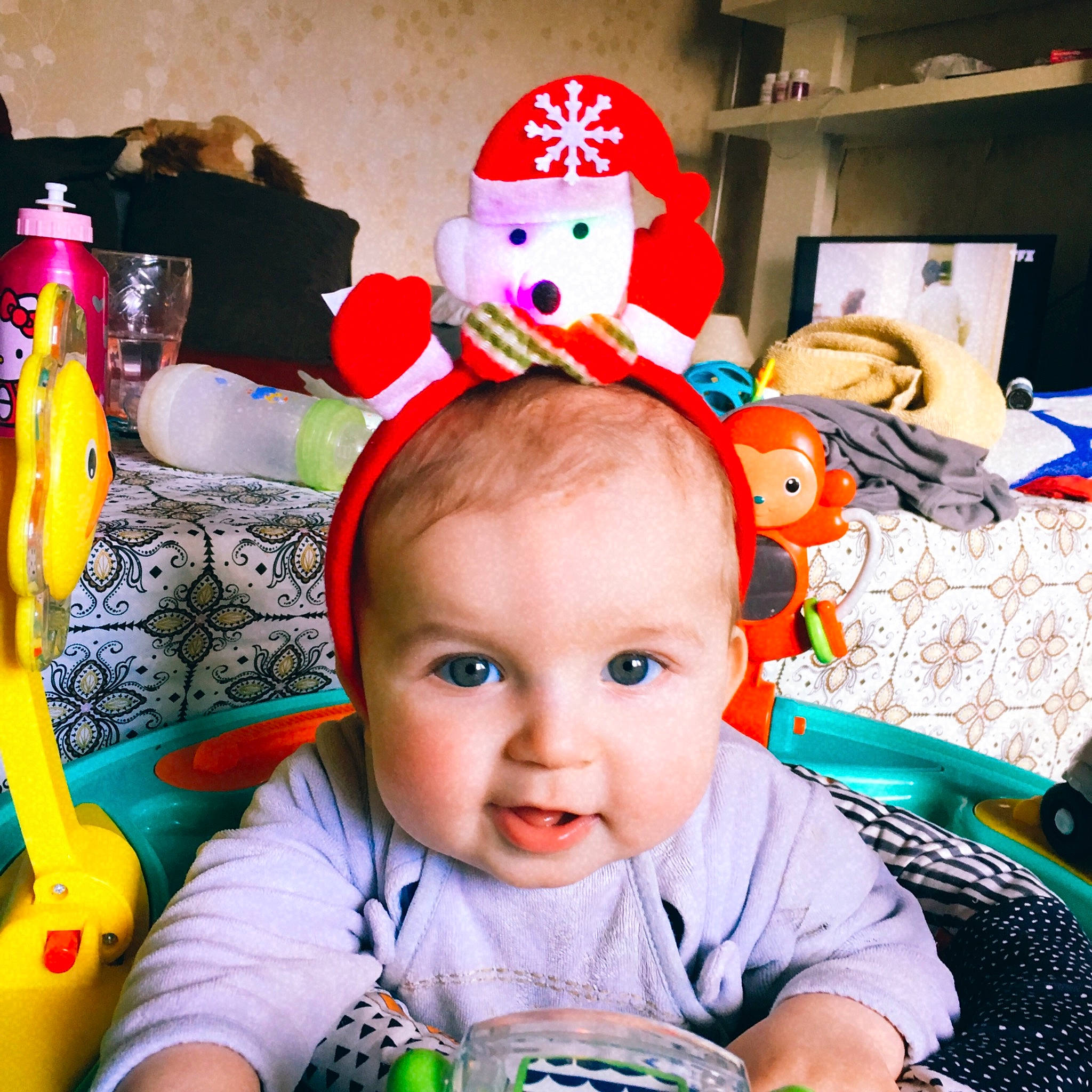 Samuel a rejoint le concours — aidez-le/la à gagner de superbes lots ! baby, baby_toddler_clothing, cap, cheek, child, costume_hat, event, fun, happy, people, person, photograph, product, sitting, sleeve, smile, snapshot, t_shirt, textile, toddler