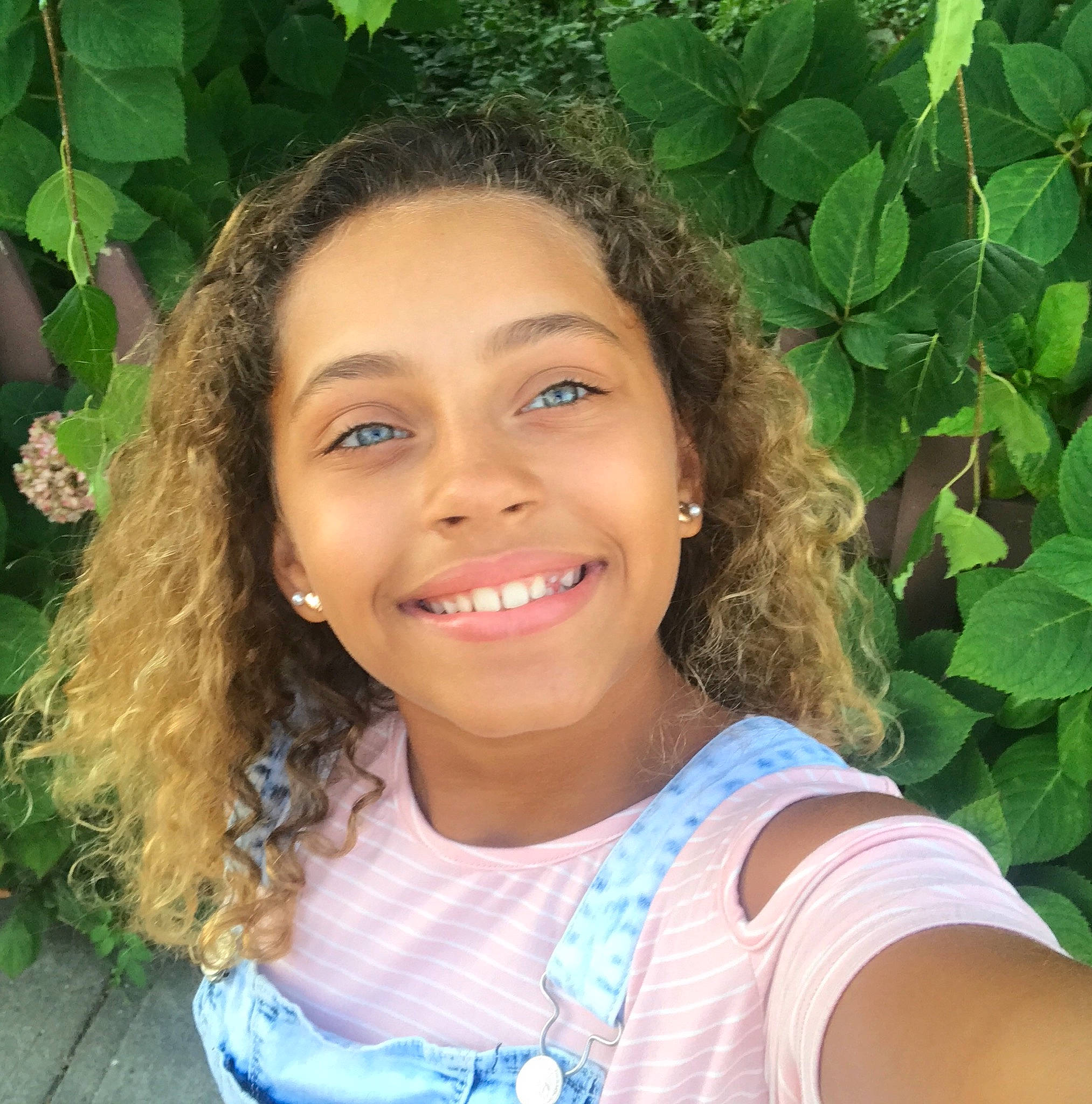 Alianna is registered to the contest to win money with this photo: beauty, black_hair, botany, brown_hair, child, chin, face, forehead, hair, hairstyle, happy, human, joy, lady, lip, long_hair, person, photography, plant, selfie