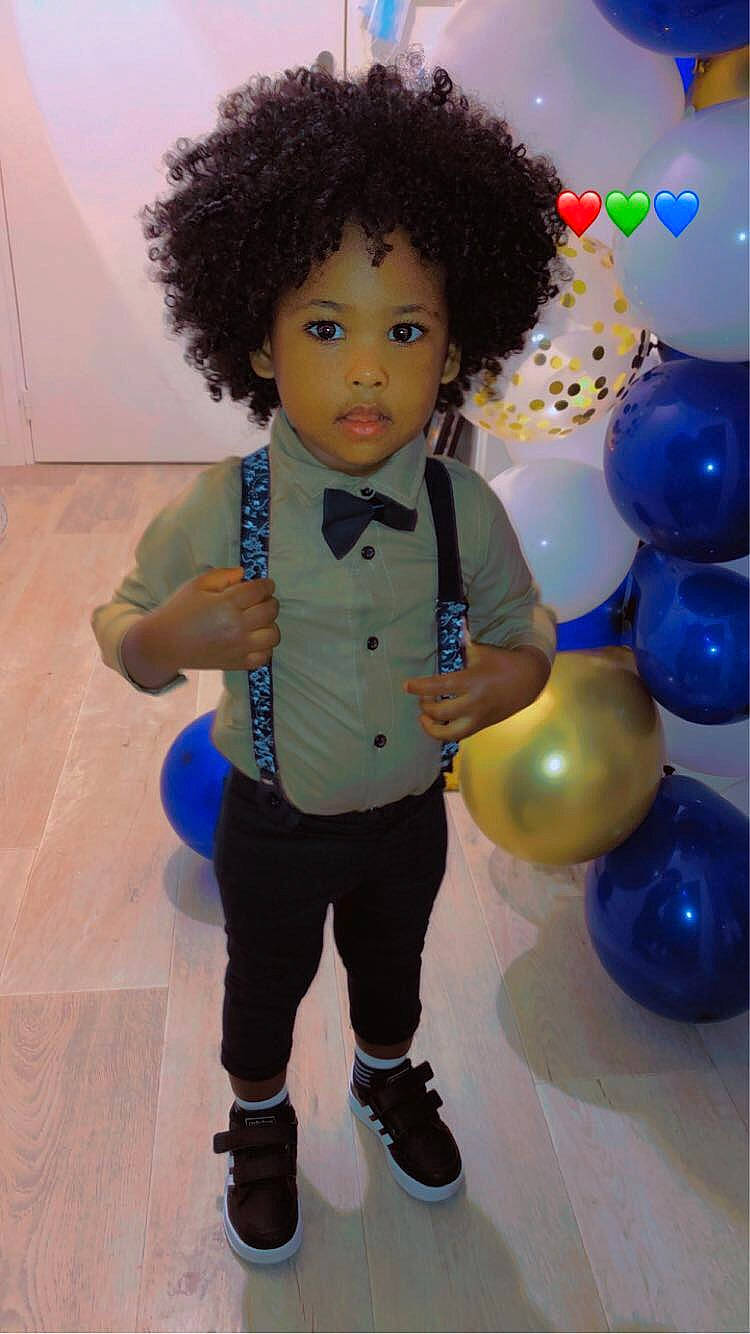 Jay Cole participe au concours pour gagner de l'argent avec cette photo : afro, art, balloon, child, clothing, doll, dress, electric_blue, event, fashion_design, fun, hair, happy, jheri_curl, joint, leg, party_supply, person, ringlet, toy