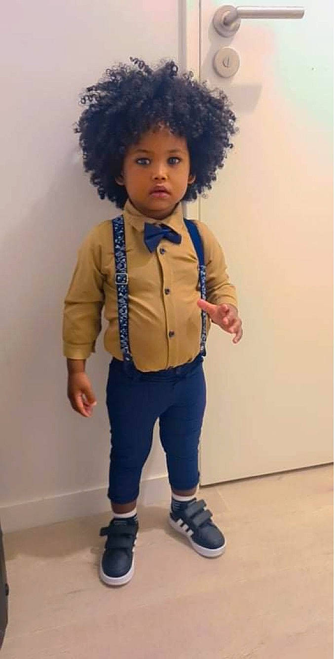Jay Cole a rejoint le concours — aidez-le/la à gagner de superbes lots ! afro, art, child, costume, denim, doll, electric_blue, fashion_design, fun, fur, gesture, jheri_curl, knee, long_hair, outerwear, person, ringlet, standing, toy, waist