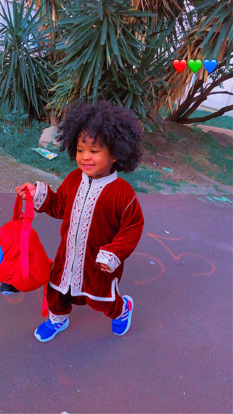 Jay Cole a rejoint le concours — aidez-le/la à gagner de superbes lots ! arecales, child, costume, electric_blue, event, fictional_character, fun, grass, happy, holiday, joy, leisure, magenta, palm_tree, person, plant, play, recreation, sneakers, toddler