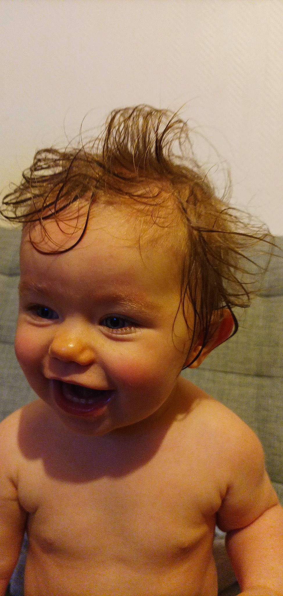 Ilona participe au concours pour gagner de l'argent avec cette photo : arm, baby, cheek, chin, ear, eye, eyebrow, eyelash, face, forehead, happy, human_body, iris, jaw, joy, lip, mouth, neck, nose, person