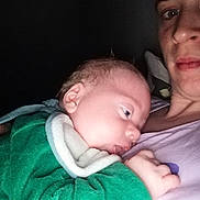 Lincoln participe au concours pour gagner de l'argent avec cette photo : baby, adult, face, skin, green_clothing, snuggling, closeup, indoor, portrait, intimacy, comfort, person, child, cuddle, warmth, expression, head, hand, soft_light, parent