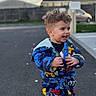 Leeroy a rejoint le concours — aidez-le/la à gagner de superbes lots ! child, toddler, smiling, curly_hair, bathrobe, outdoor, street, suburban, daylight, happy, clothing, cute, person, colorful, portrait, standing, casual, young, joyful, playful