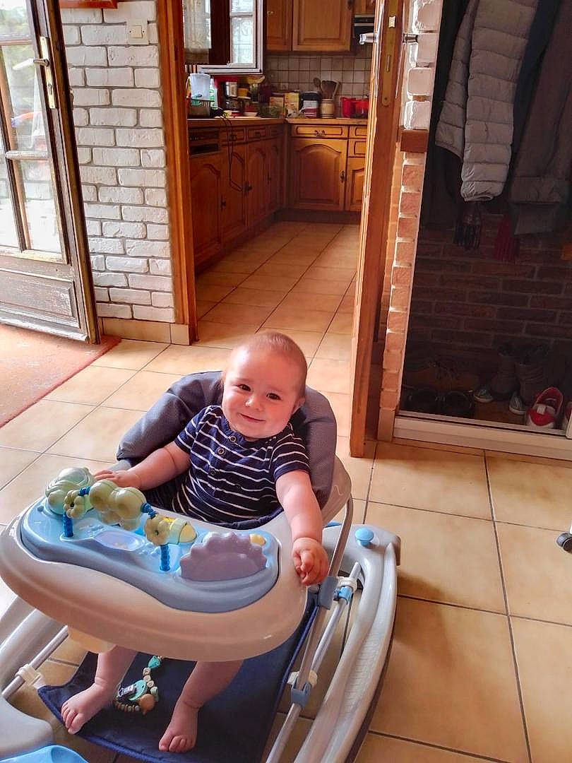 Joey participe au concours pour gagner de l'argent avec cette photo : baby, baby_products, cabinetry, chair, comfort, door, floor, flooring, fun, hardwood, home, joy, leisure, person, recreation, room, shorts, sitting, toddler, varnish