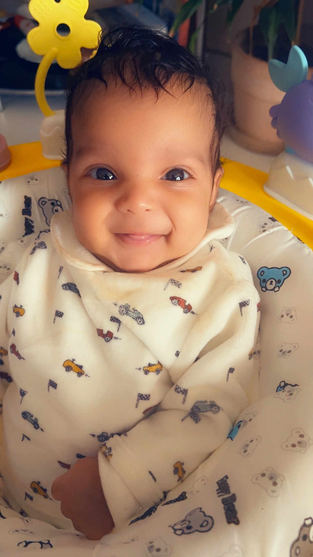 Milena participe au concours pour gagner de l'argent avec cette photo : baby, smiling, infant, onesie, cozy, patterned_clothing, baby_seat, teddy_bear_print, cute, child, portrait, indoors, happy, face, young_child, comfort, soft, sitting, close_up, adorable