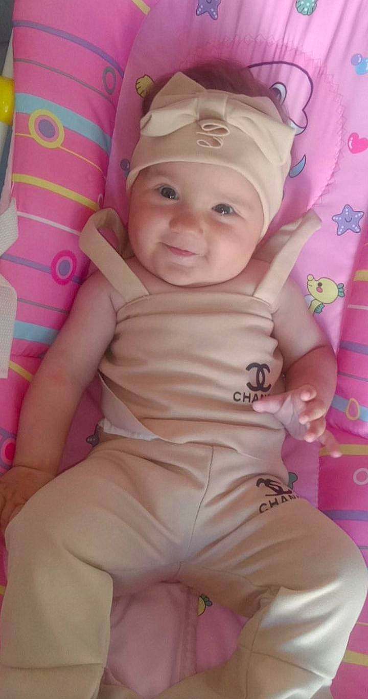 Djouliana a rejoint le concours — aidez-le/la à gagner de superbes lots ! abdomen, baby, baby_products, baby_toddler_clothing, cap, cheek, chest, child, eye, face, happy, headwear, joy, linens, magenta, pattern, person, pink, skin, smile