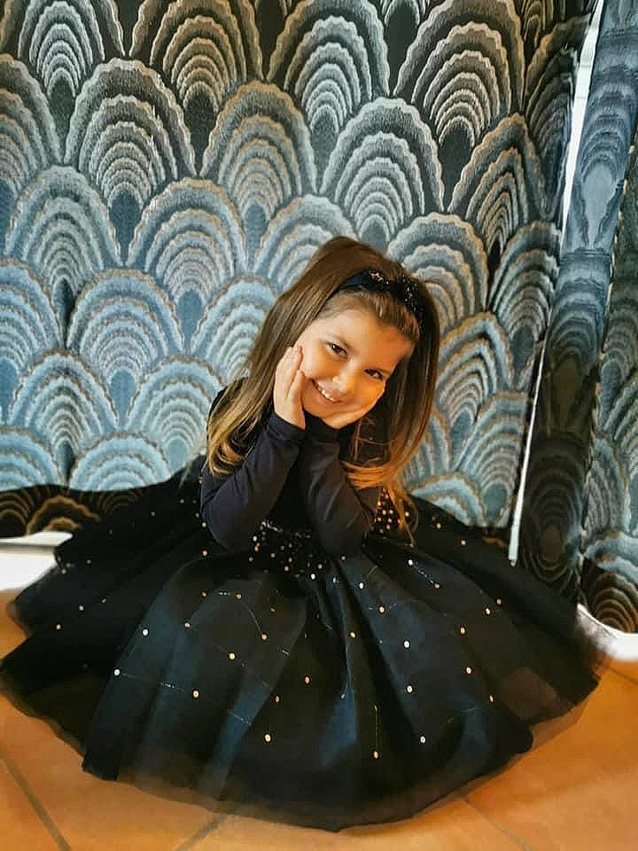 Zoe participe au concours pour gagner de l'argent avec cette photo : beauty, cool, dress, eye, facial_expression, fashion, fashion_design, flash_photography, flooring, fun, hair, hairstyle, happy, joy, long_hair, organ, outerwear, person, sleeve, smile