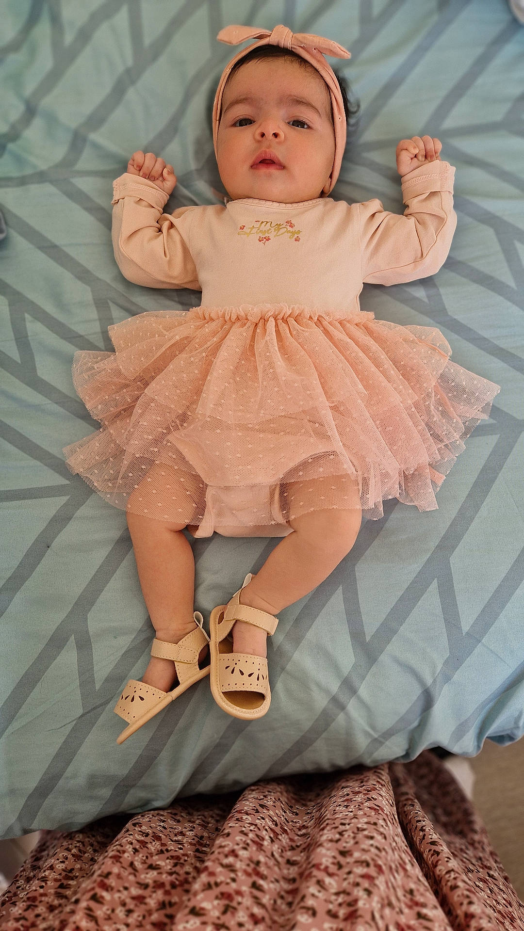 Julia participe au concours pour gagner de l'argent avec cette photo : baby, bodypart, bonnet, clothing, couch, dress, face, finger, footwear, furniture, hand, hat, head, person, photography, portrait, sandal, shoe, sitting, wood