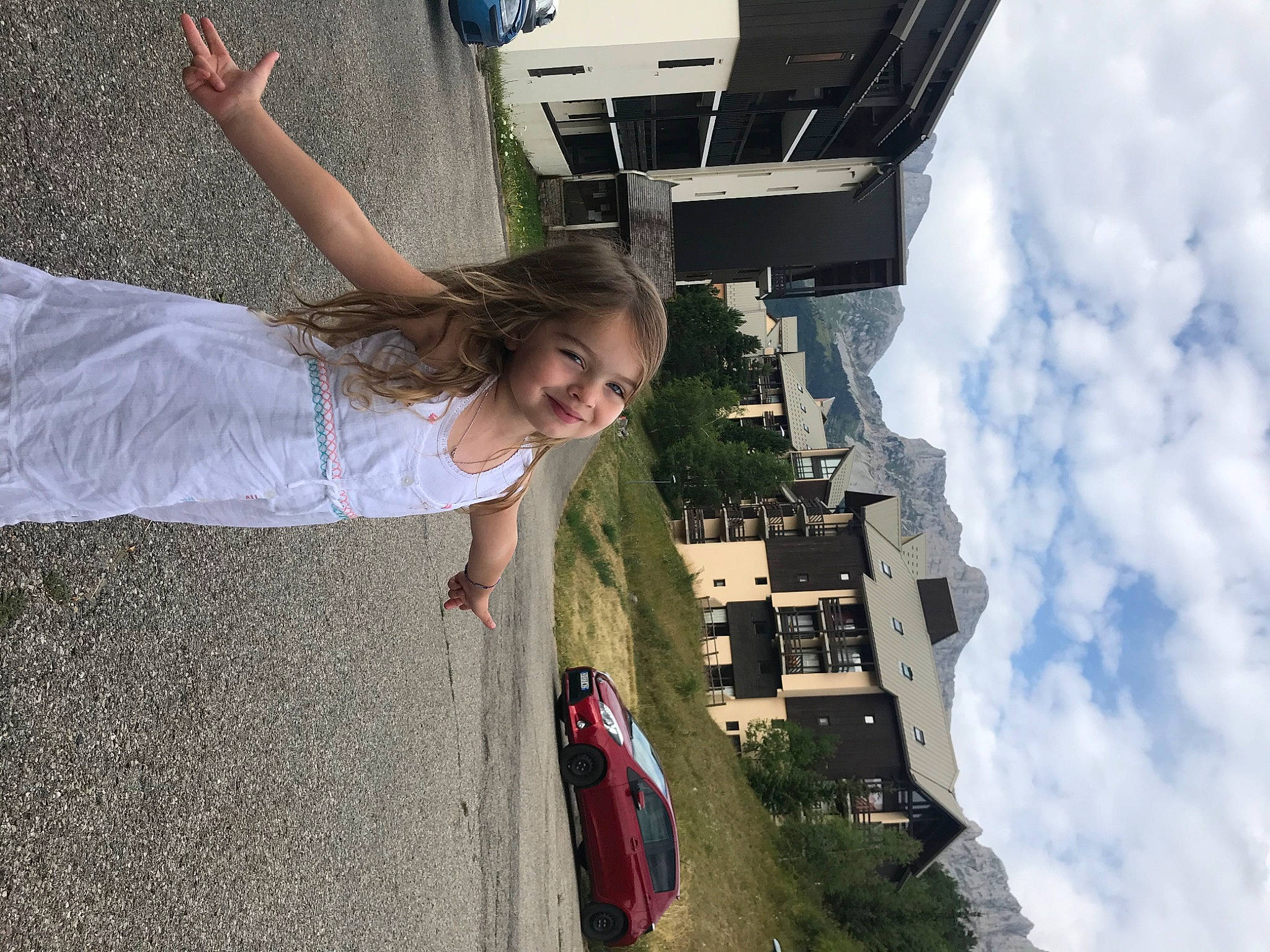 Anna participe au concours pour gagner de l'argent avec cette photo : fun, house, joy, leisure, person, photography, smile, vacation