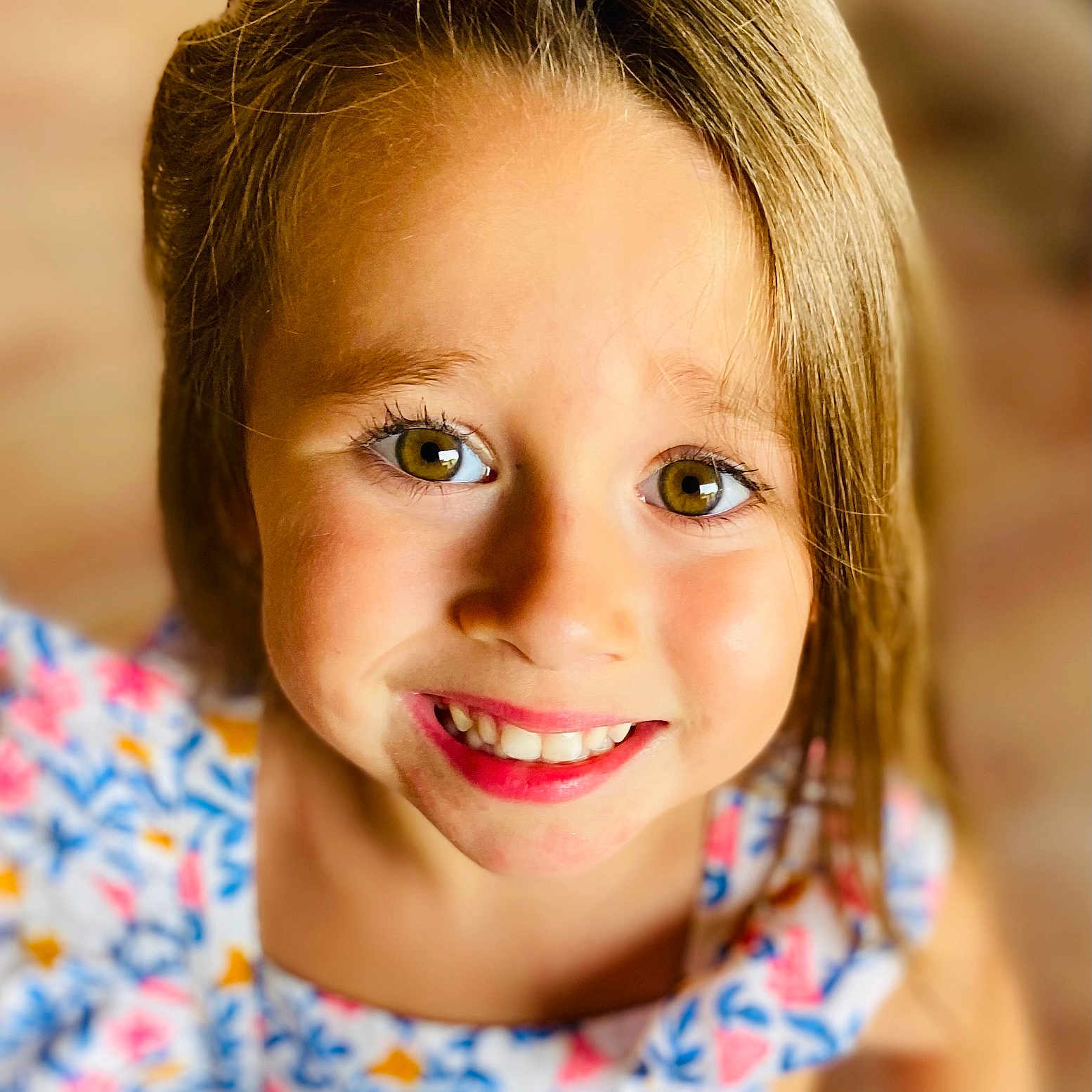 Tess a rejoint le concours — aidez-le/la à gagner de superbes lots ! blonde, bodypart, child, cosmetics, dimples, face, female, girl, hair, happy, head, lipstick, mouth, person, photography, portrait, skin, smile, surprised, teeth