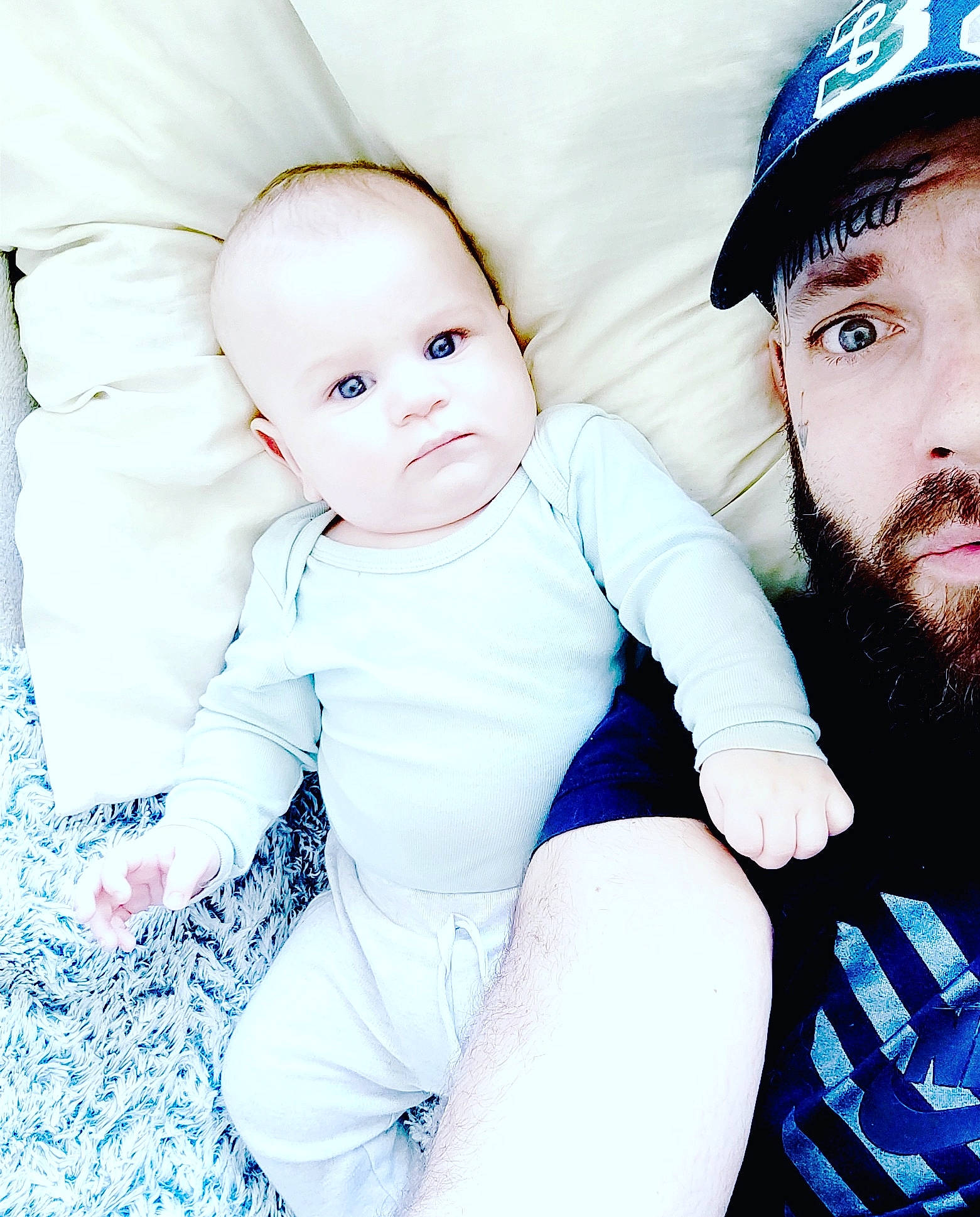 Dragan participe au concours pour gagner de l'argent avec cette photo : baby, baby_toddler_clothing, baseball_cap, beard, beauty, cap, child, cool, electric_blue, eye, flash_photography, fun, gesture, happy, headgear, people, person, sitting, sleeve, t_shirt