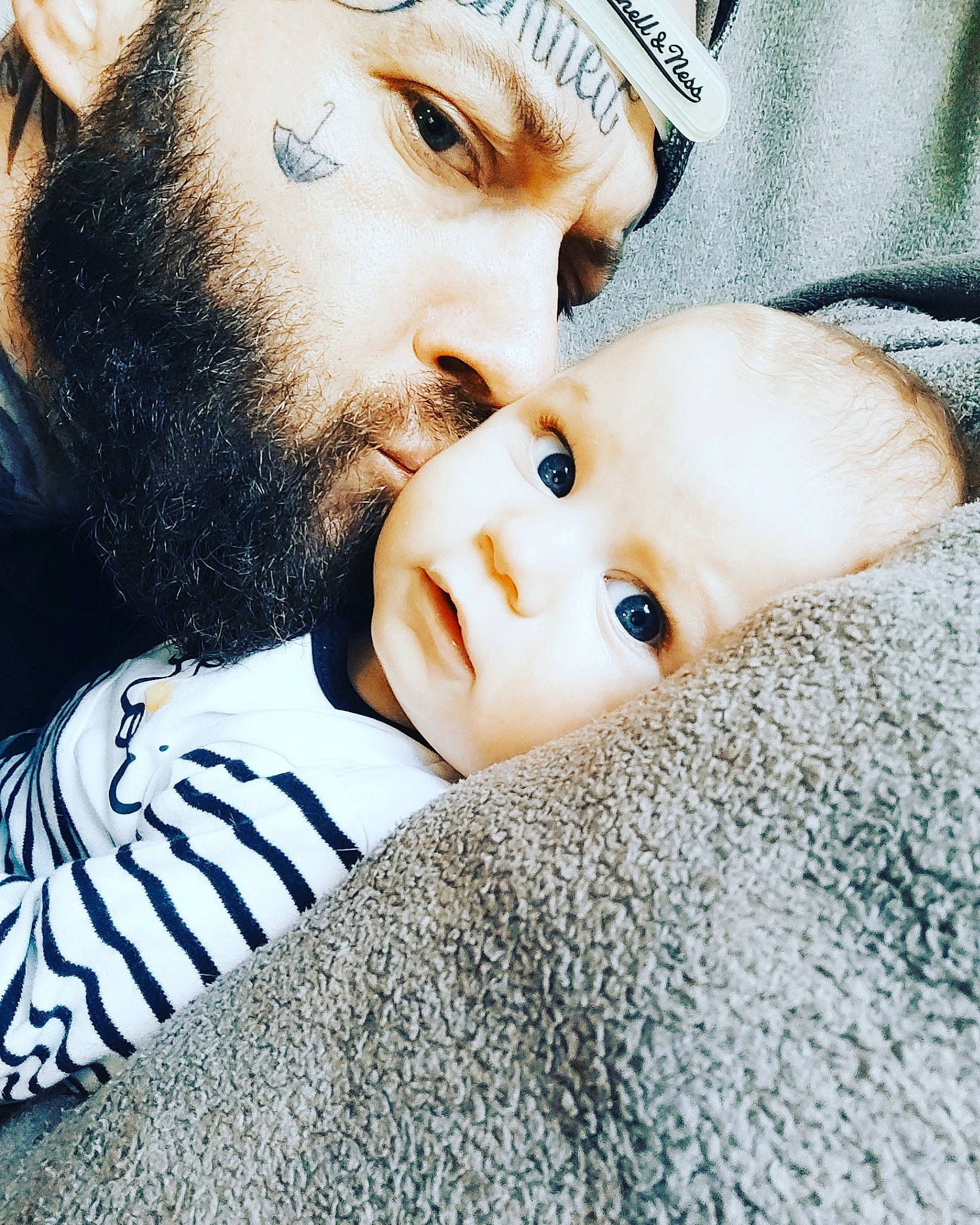 Dragan a rejoint le concours — aidez-le/la à gagner de superbes lots ! baby, baby_toddler_clothing, beard, cheek, child, chin, comfort, eye, eyelash, fur, gesture, grass, happy, hug, lip, mouth, nose, people_in_nature, person, skin