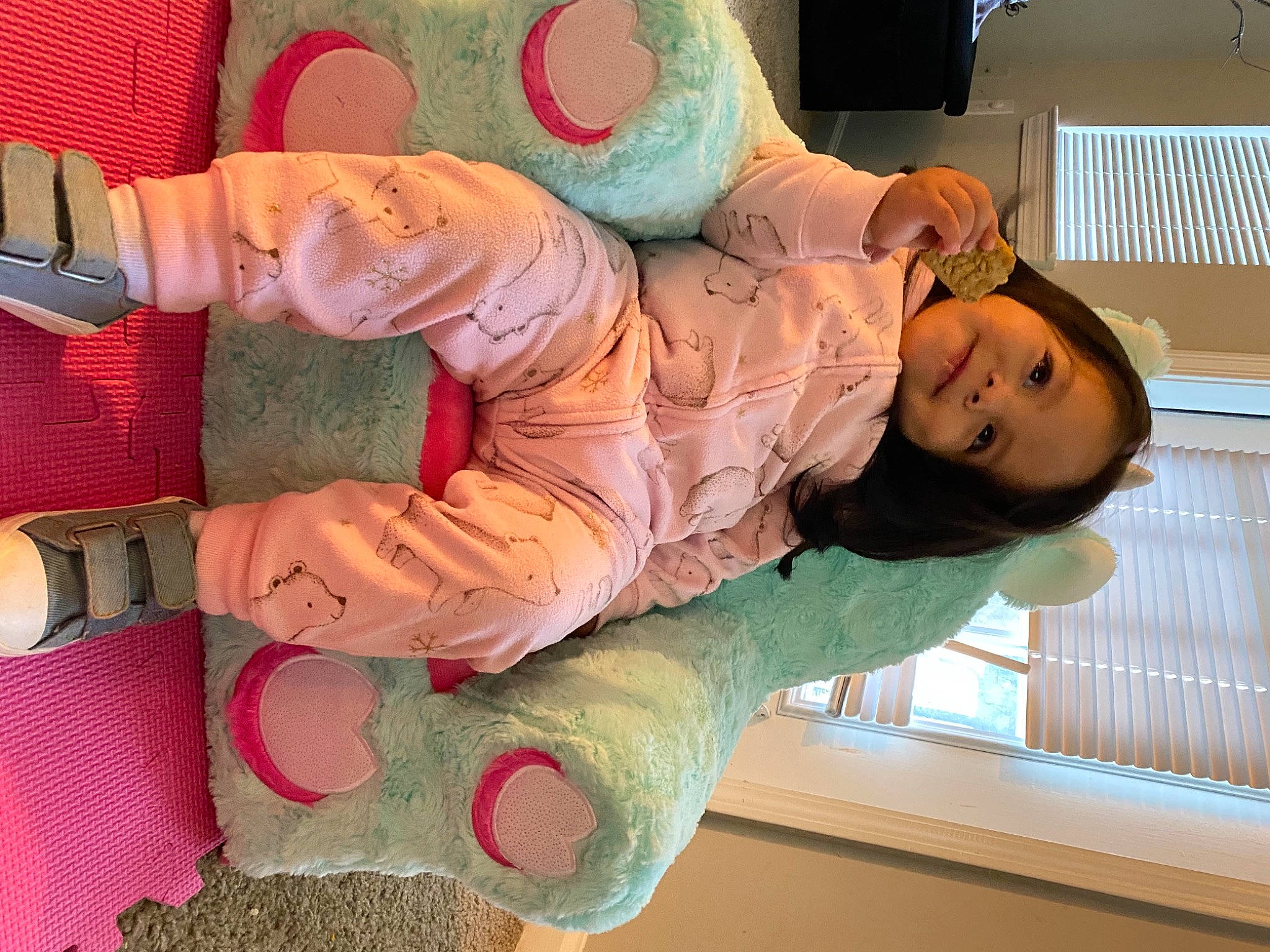 Zelah is registered to the contest to win money with this photo: arm, art, child, comfort, eye, finger, fun, head, human_body, human_leg, joint, joy, knee, leg, organ, person, pink, skin, textile, thigh