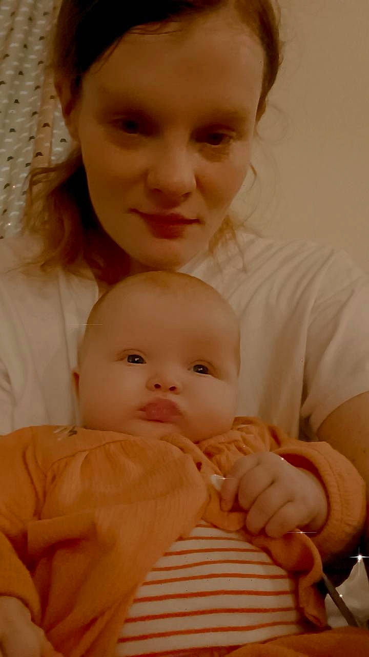 Cara is registered to the contest to win money with this photo: baby, beauty, cheek, child, chin, comfort, ear, eye, face, finger, gesture, hairstyle, happy, lip, mouth, nose, organ, person, skin, thumb