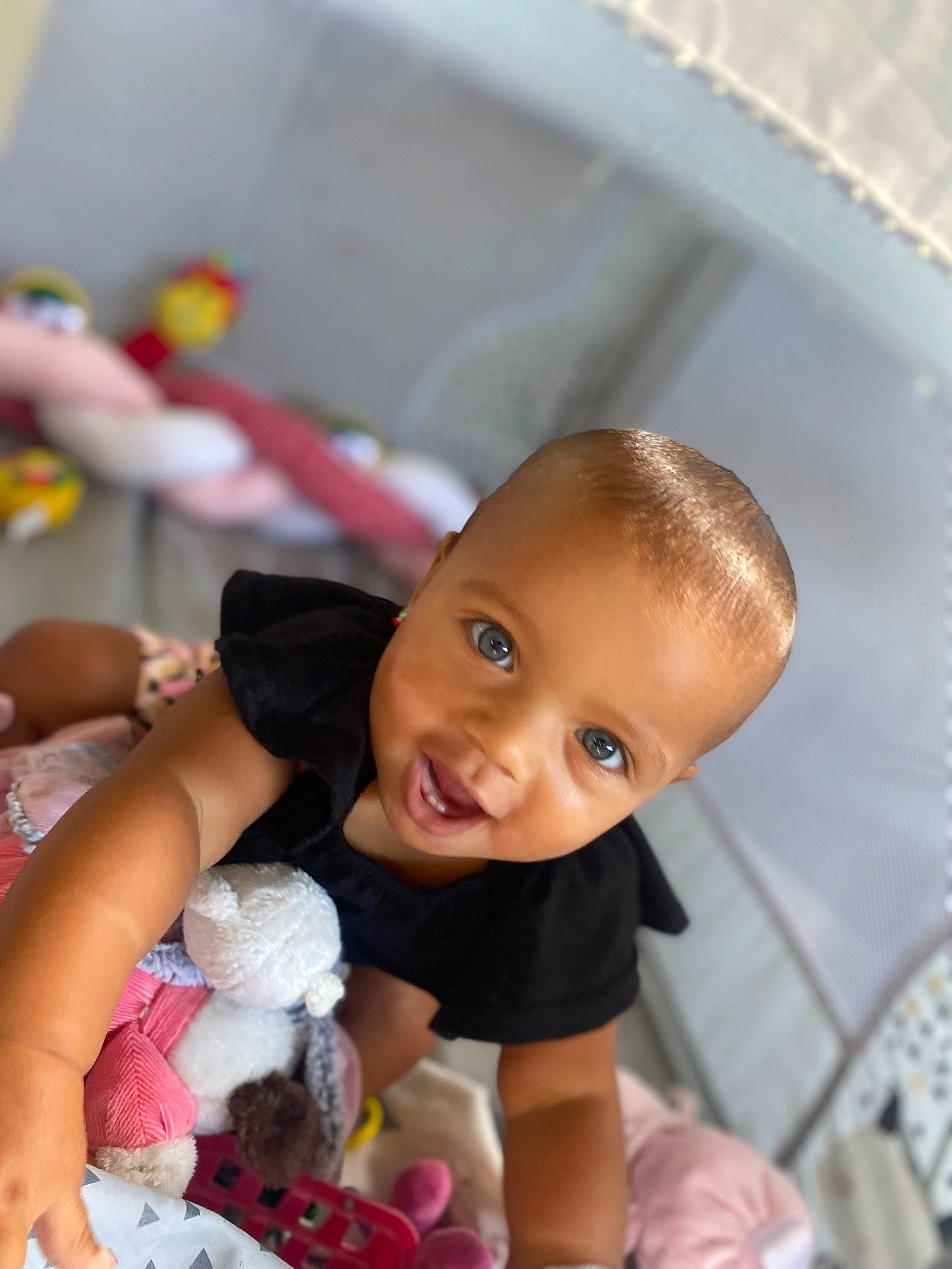 Lovaïnna a rejoint le concours — aidez-le/la à gagner de superbes lots ! baby, baby_products, baby_toys, cheek, child, doll, event, fun, happy, leisure, magenta, person, play, room, skin, smile, stuffed_toy, teddy_bear, toddler, toy