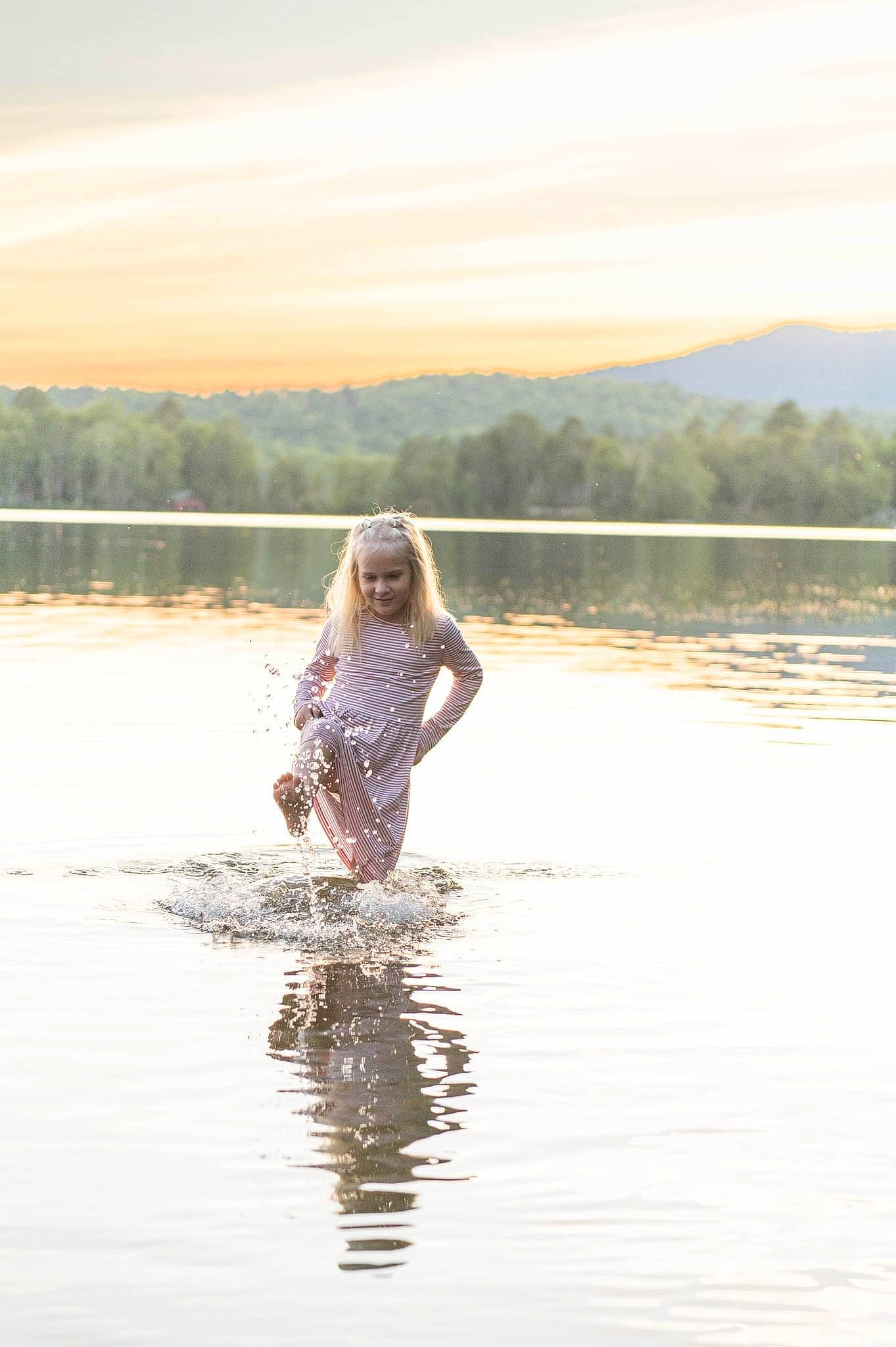 Lakelyn is registered to the contest to win money with this photo: bank, calm, cloud, flash_photography, happy, horizon, joy, lake, landscape, leisure, long_hair, people_in_nature, person, plant, shore, sky, sunglasses, sunlight, tree, water