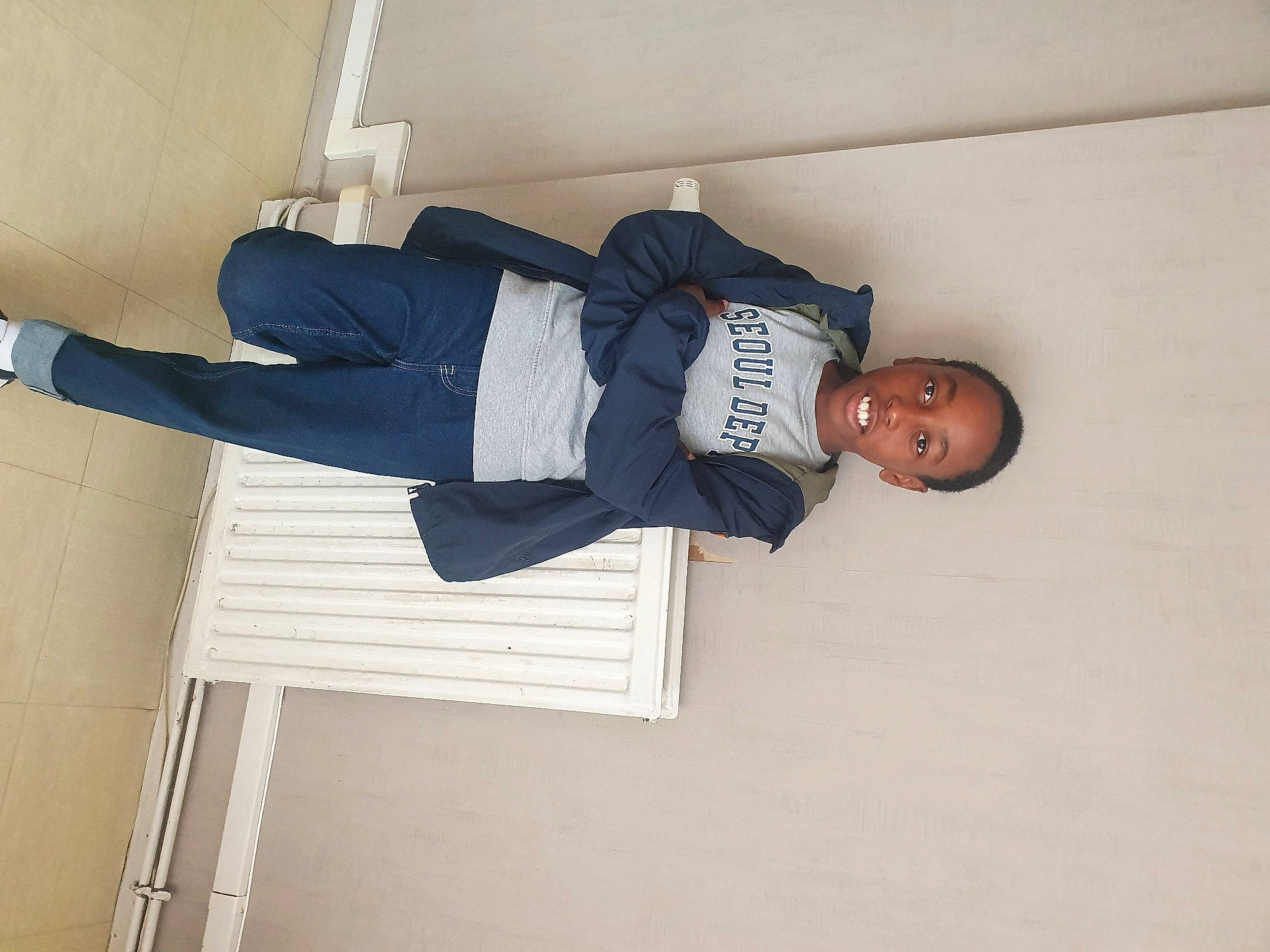 Pharell a rejoint le concours — aidez-le/la à gagner de superbes lots ! balance, collar, comfort, denim, elbow, human_leg, knee, leg, person, room, sitting, sleeve, sportswear, thigh, waist, walking_shoe, wrist