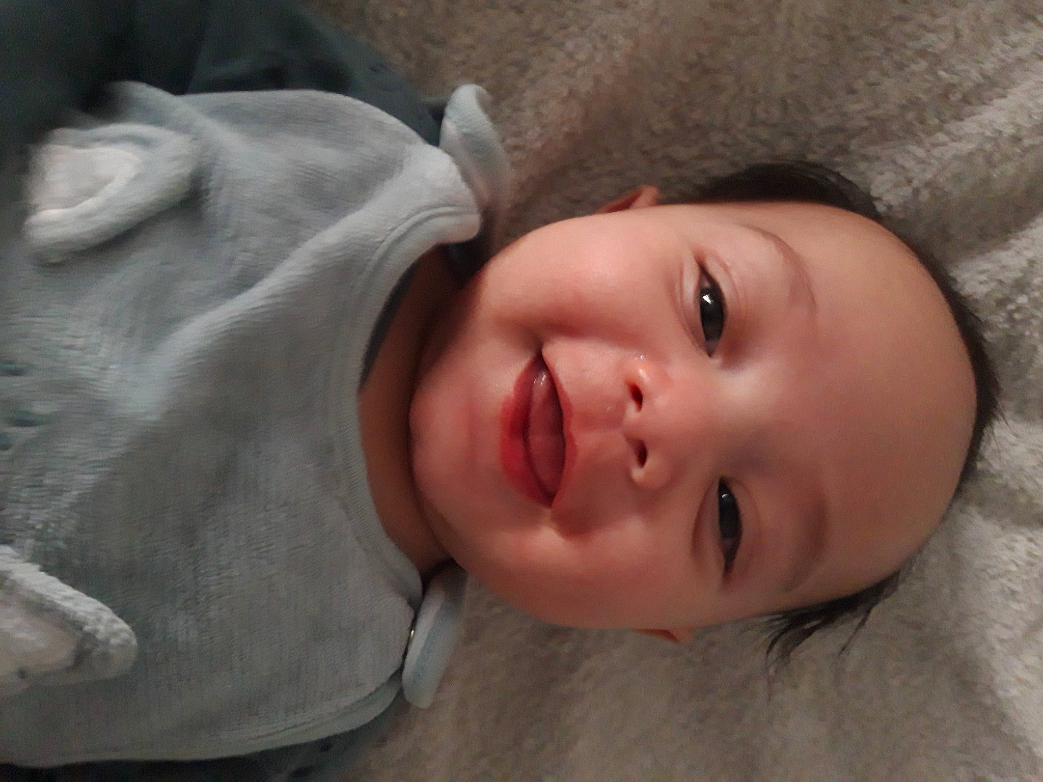 Benjamin a rejoint le concours — aidez-le/la à gagner de superbes lots ! baby, baby_toddler_clothing, cheek, child, comfort, eyebrow, eyelash, flash_photography, forehead, fun, grass, happy, iris, lip, mouth, nose, person, skin, smile, toddler