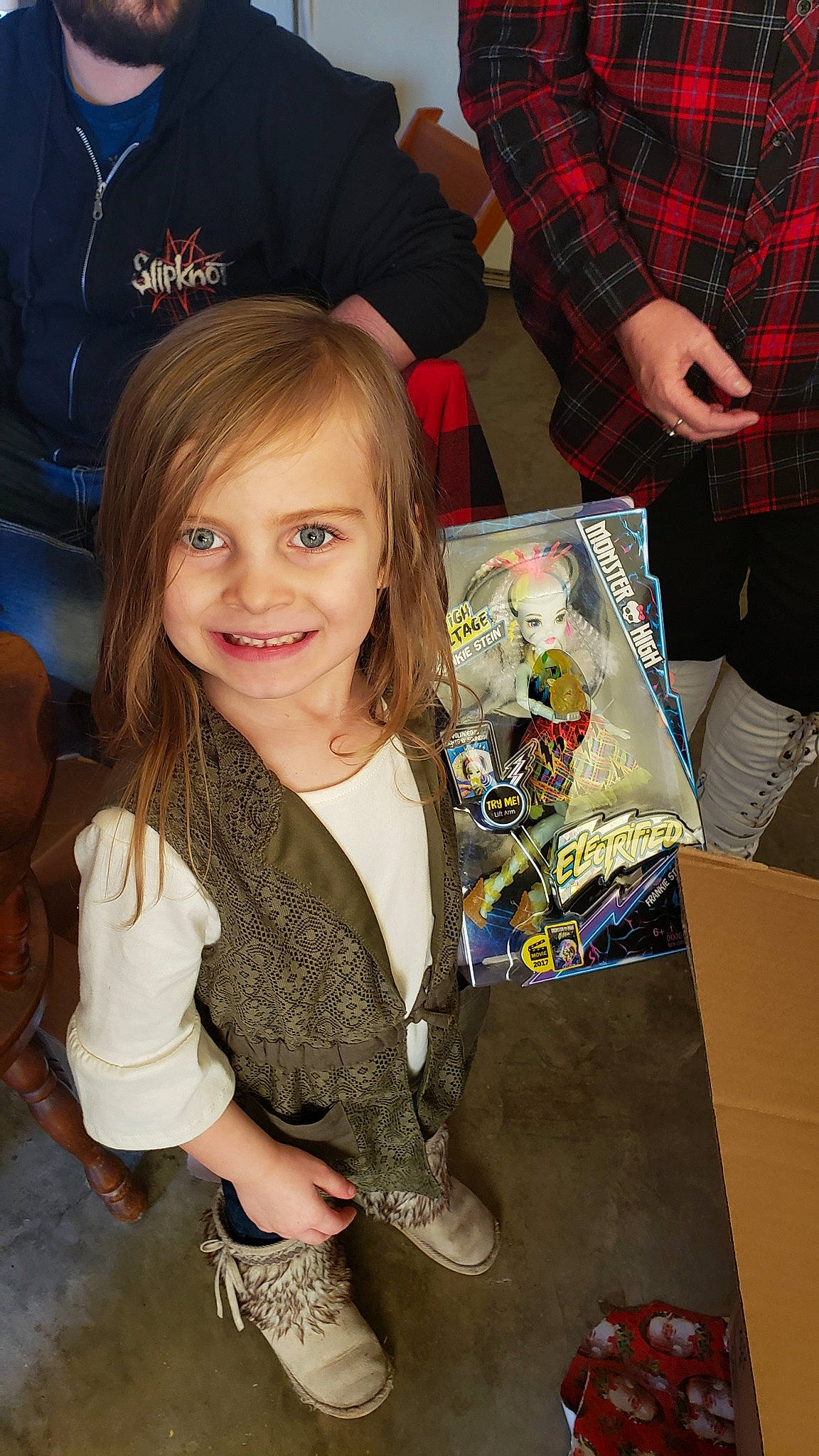 Arwen is registered to the contest to win money with this photo: brown_hair, iris, joy, long_hair, person