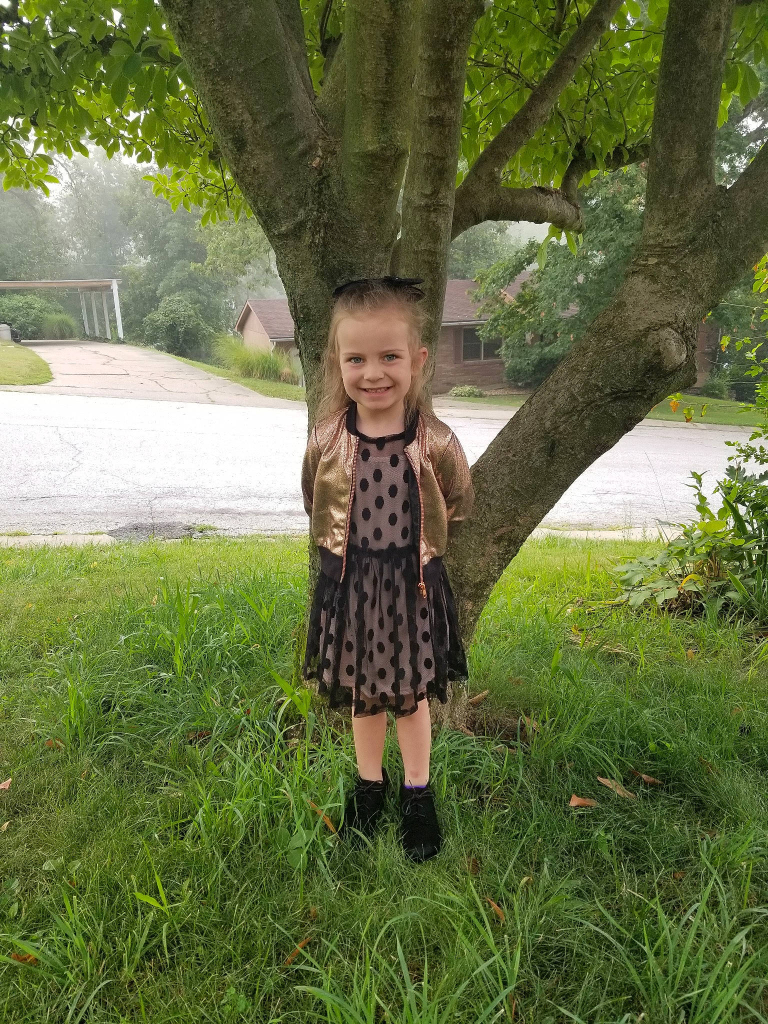 Arwen is registered to the contest to win money with this photo: botany, child, design, dress, footwear, grass, green, joy, leaf, pattern, person, photography, plant, shoe, spring, summer, toddler, tree, woody_plant