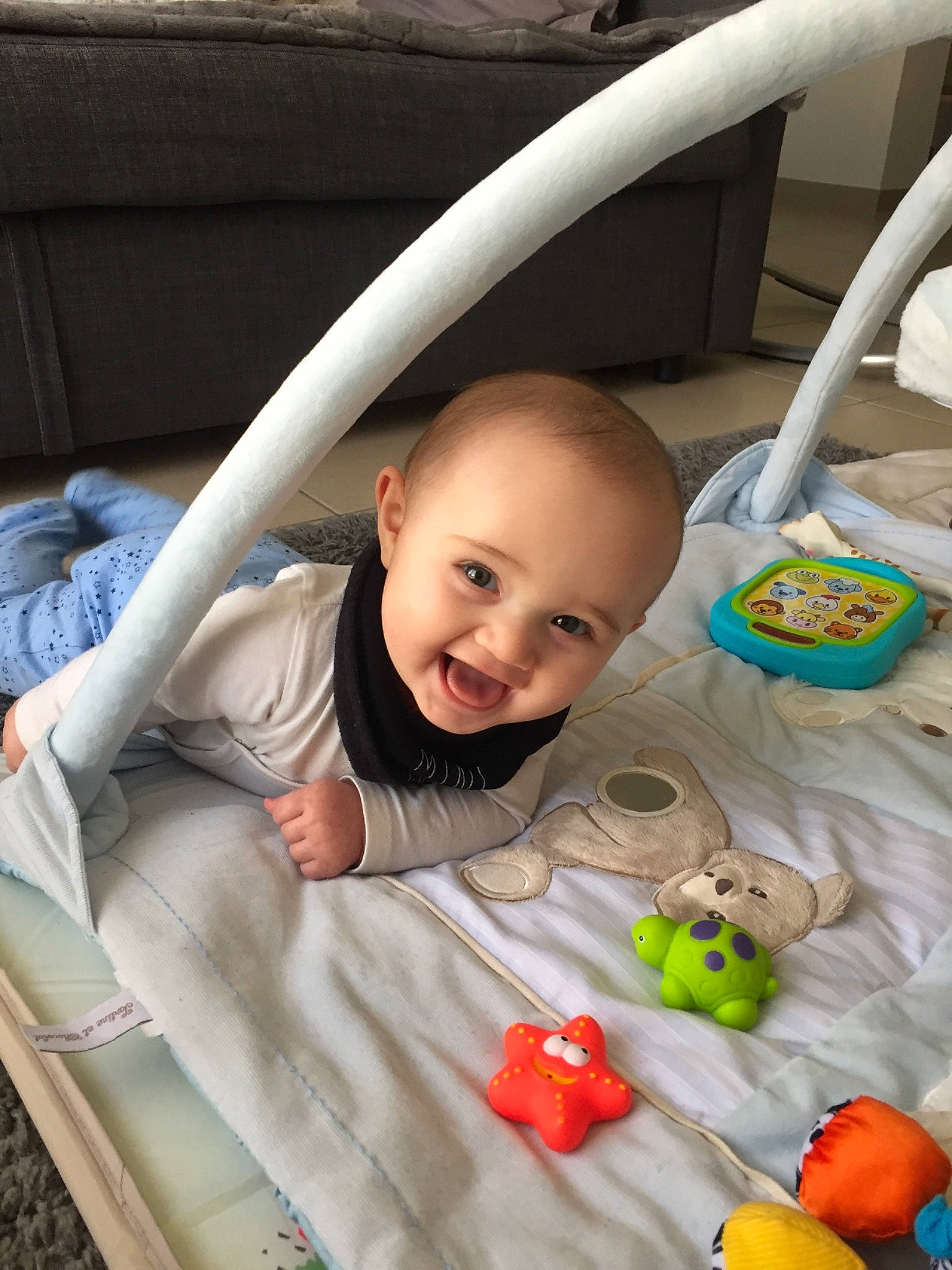 Dimitri participe au concours pour gagner de l'argent avec cette photo : baby_products, child, day, infant, person, play, product, toddler