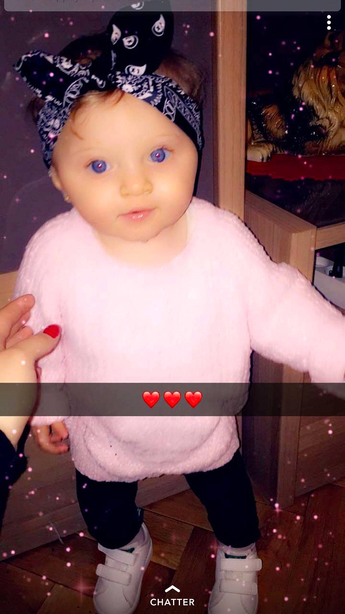 Fanny participe au concours pour gagner de l'argent avec cette photo : baby, baby_toddler_clothing, cheek, child, child_model, fashion_accessory, hair_accessory, headgear, person, pink, skin, toddler