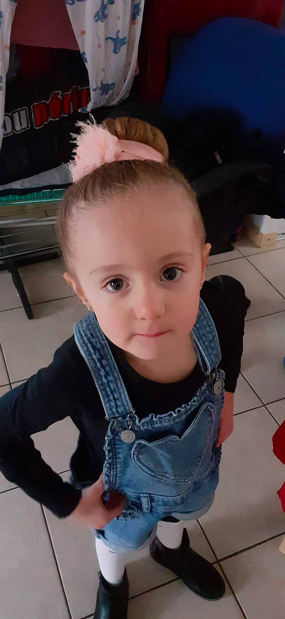 Taïna participe au concours pour gagner de l'argent avec cette photo : baby_toddler_clothing, black, cheek, chin, cool, eyebrow, eyelash, facial_expression, forehead, hairstyle, iris, joint, lip, mouth, neck, nose, organ, person, skin, sleeve