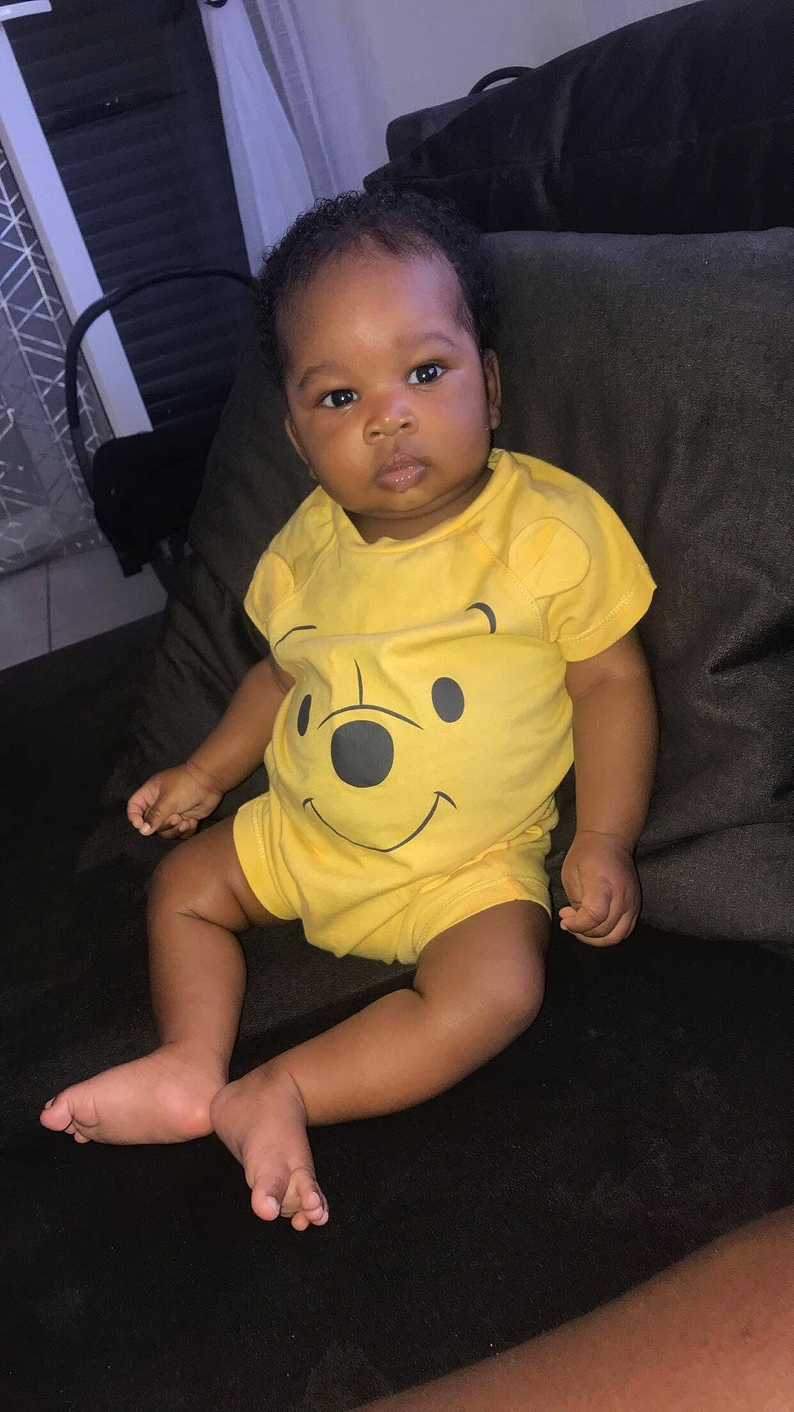 Jayson a rejoint le concours — aidez-le/la à gagner de superbes lots ! baby, baby_toddler_clothing, cheek, comfort, eye, finger, fun, happy, head, joint, knee, nose, person, skin, sleeve, smile, stomach, thigh, thumb, toddler