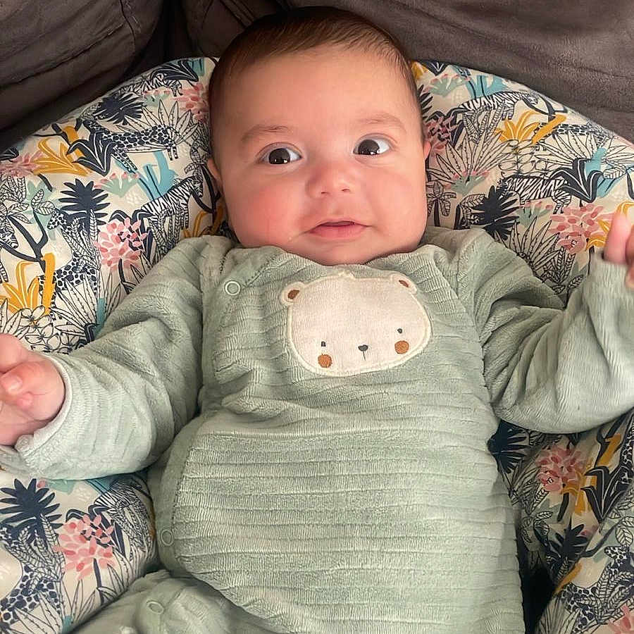 Lucas participe au concours pour gagner de l'argent avec cette photo : baby, bed, blanket, clothing, couch, cushion, face, furniture, happy, head, homedecor, newborn, pants, person, photography, portrait, quilt, sitting, sleeve, smile