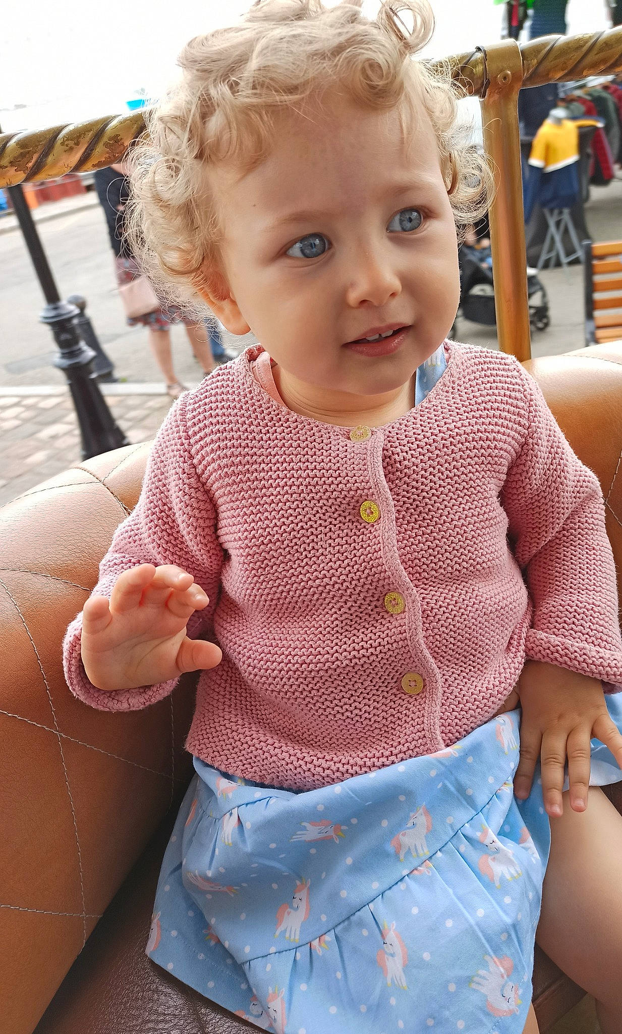 Samia participe au concours pour gagner de l'argent avec cette photo : baby_toddler_clothing, cheek, child, chin, eye, facial_expression, hairstyle, happy, iris, joint, lip, nose, organ, person, product, shoulder, skin, sleeve, smile, standing