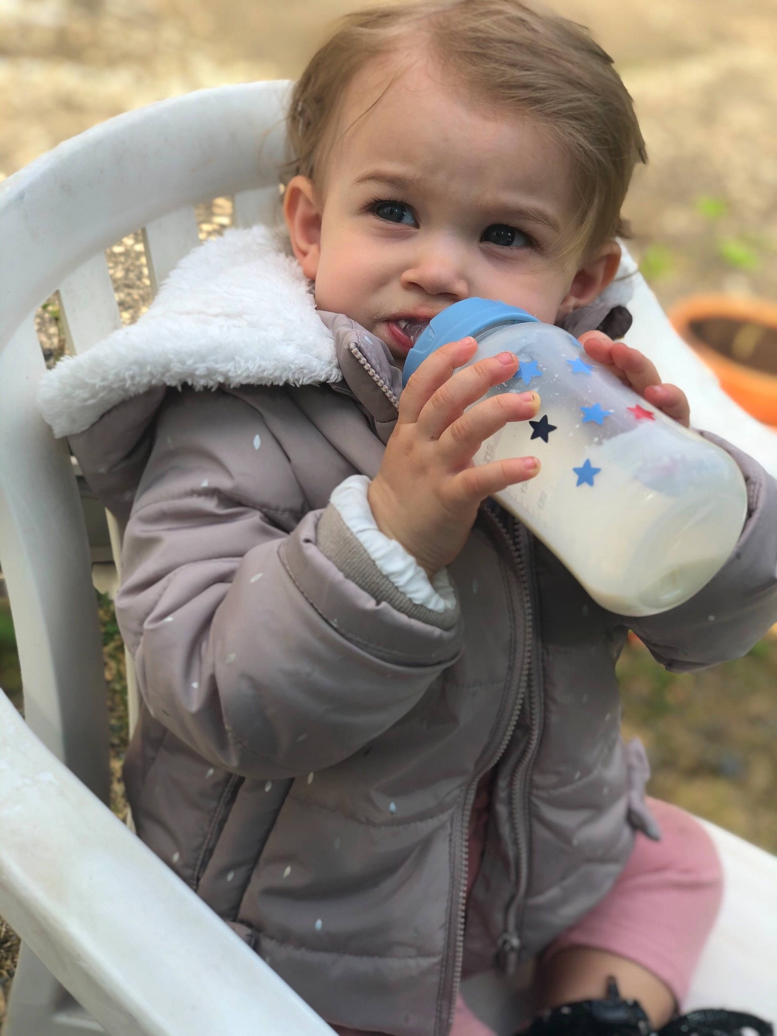 Mia a rejoint le concours — aidez-le/la à gagner de superbes lots ! baby, baby_products, child, person, play, product, toddler