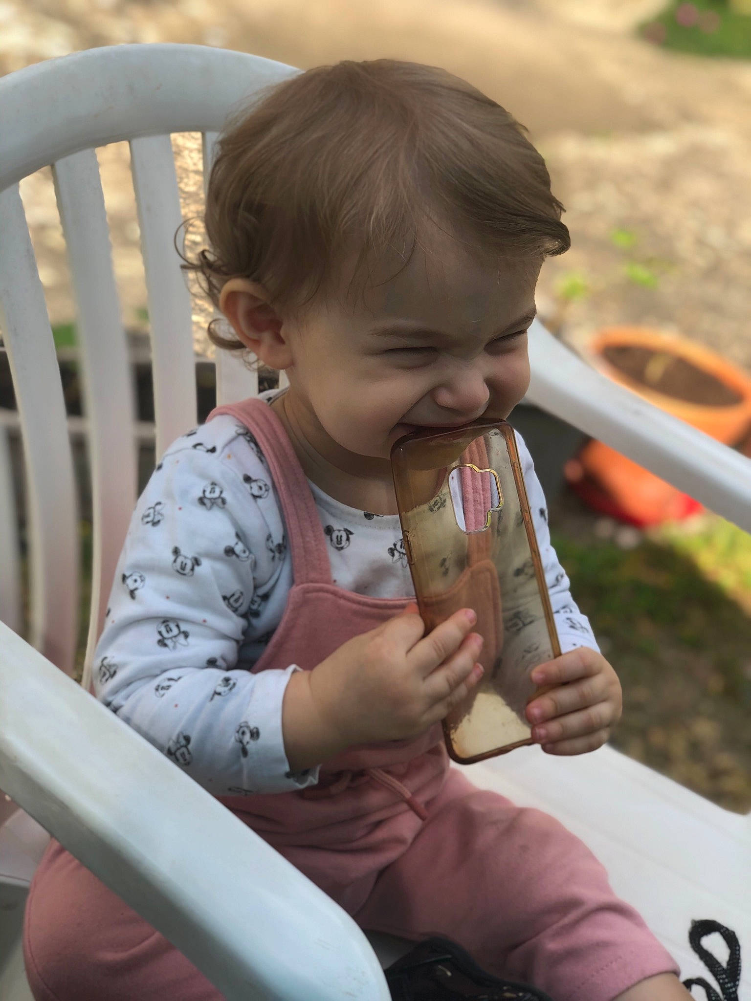 Mia a rejoint le concours — aidez-le/la à gagner de superbes lots ! baby, child, person, sitting, toddler