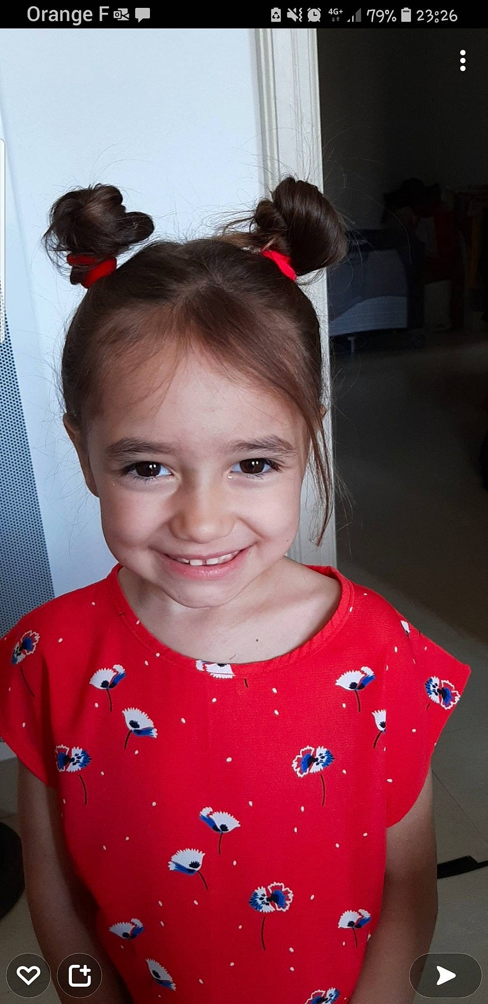 Carmen participe au concours pour gagner de l'argent avec cette photo : baby_toddler_clothing, cheek, child, chin, ear, event, eyebrow, eyelash, facial_expression, happy, human, joy, lip, neck, person, pink, red, skin, sleeve, smile