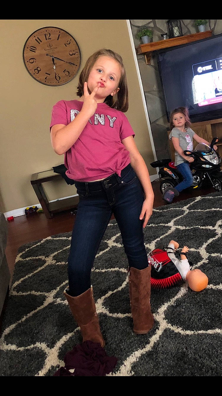 Paislee is registered to the contest to win money with this photo: arm, blond, denim, footwear, human_leg, jeans, joint, knee, leg, person, pink, shoulder, textile, thigh, trousers