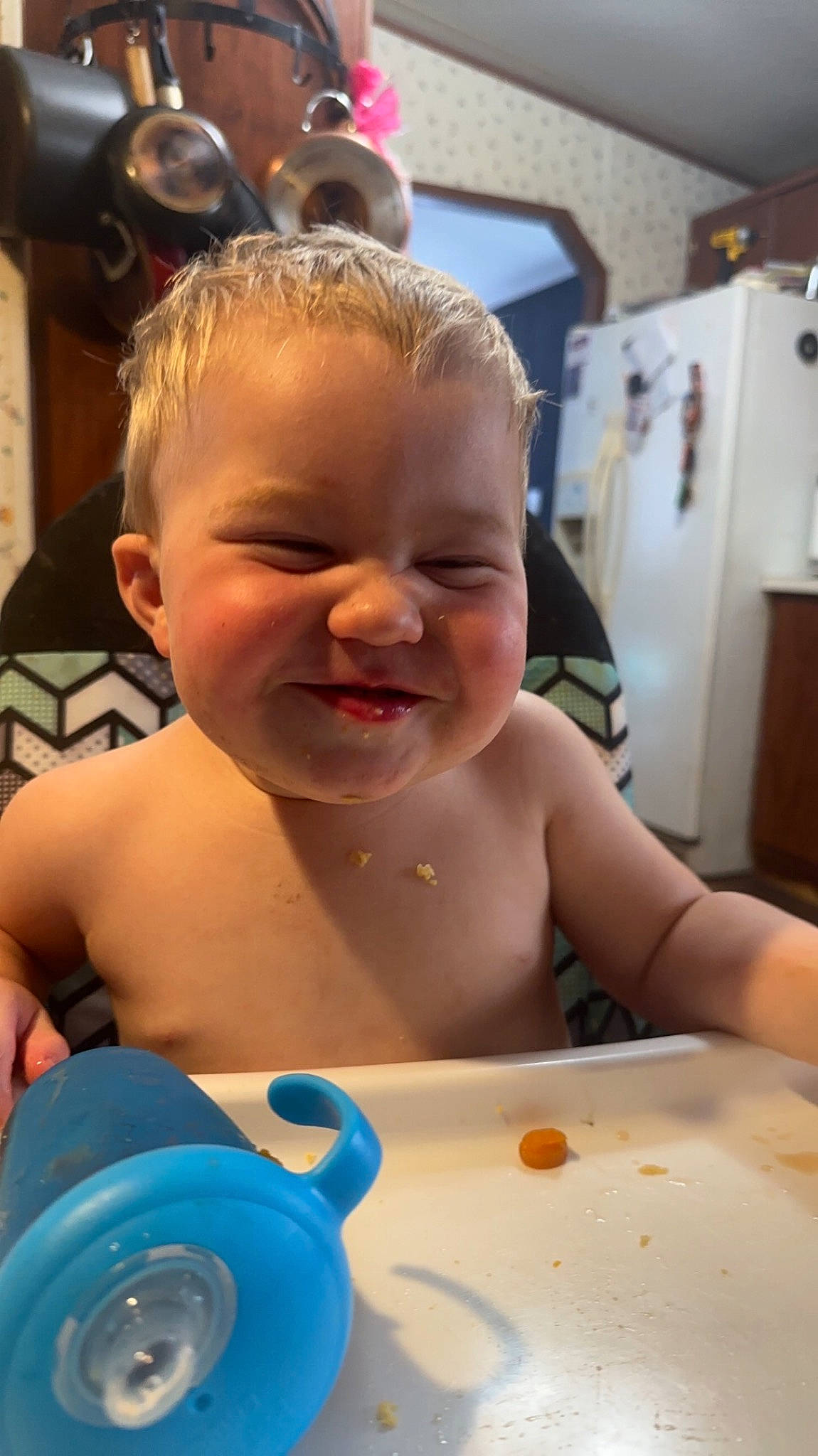 William is registered to the contest to win money with this photo: baby, baby_bathing, baby_laughing, bathing, cheek, chest, child, chin, eyelash, facial_expression, fun, hairstyle, happy, mouth, muscle, nose, person, plastic_bottle, skin, smile