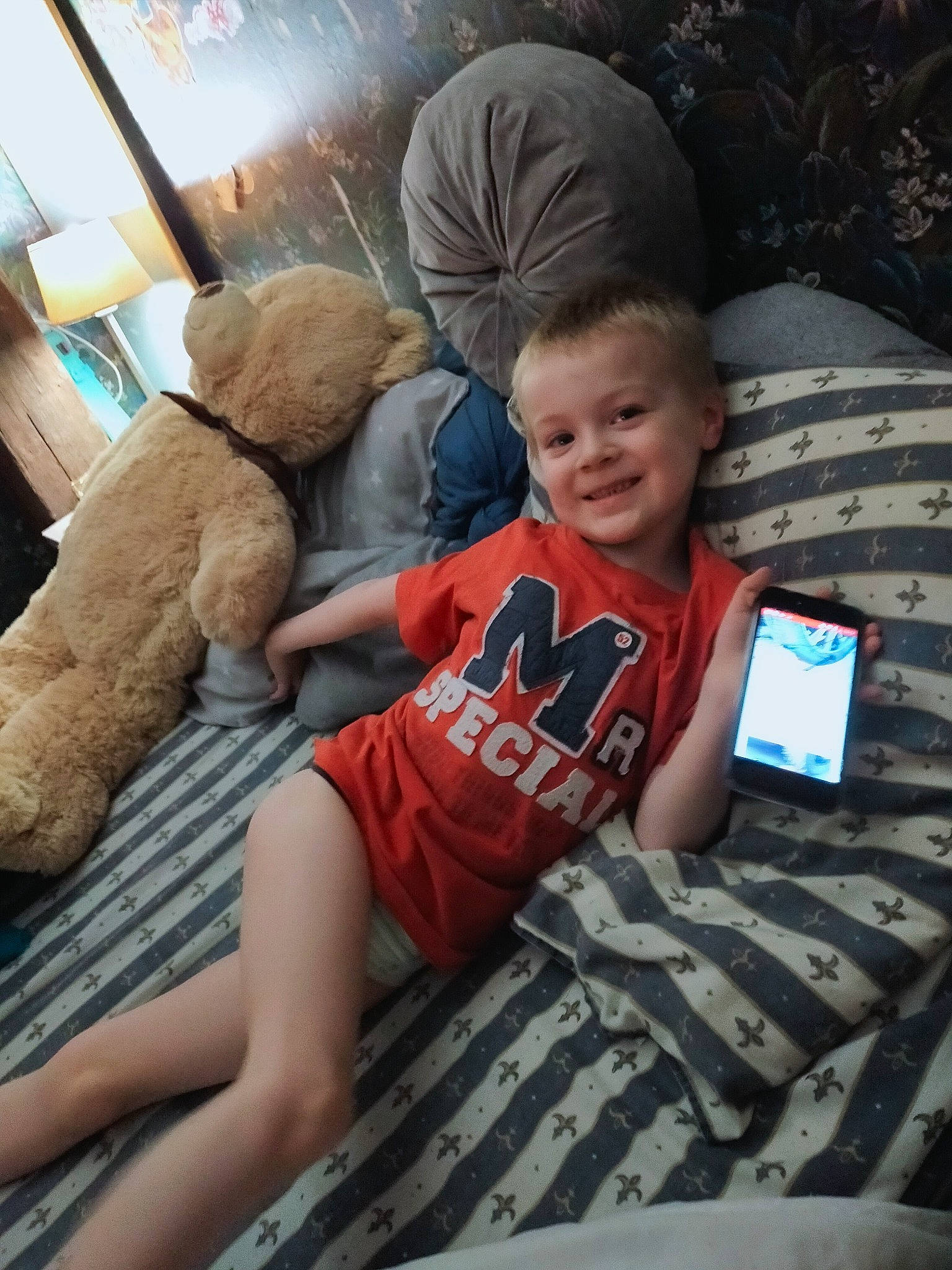 Cyril participe au concours pour gagner de l'argent avec cette photo : baby, child, joy, person, sitting, toddler, vacation