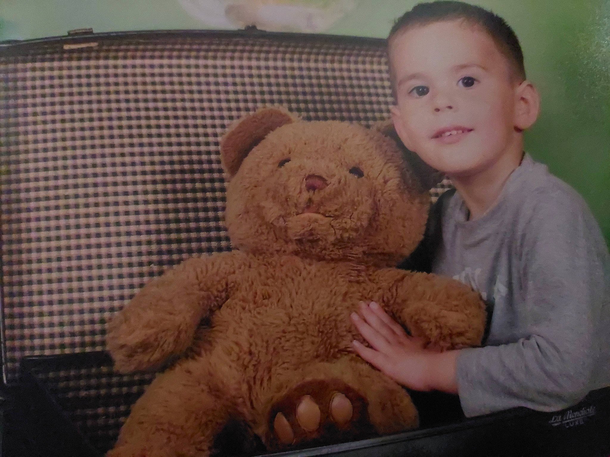 Matheo a rejoint le concours — aidez-le/la à gagner de superbes lots ! baby, baby_toddler_clothing, bear, cheek, comfort, eye, gesture, happy, head, human_body, mammal, nose, person, plush, sleeve, smile, stuffed_toy, teddy_bear, textile, toddler