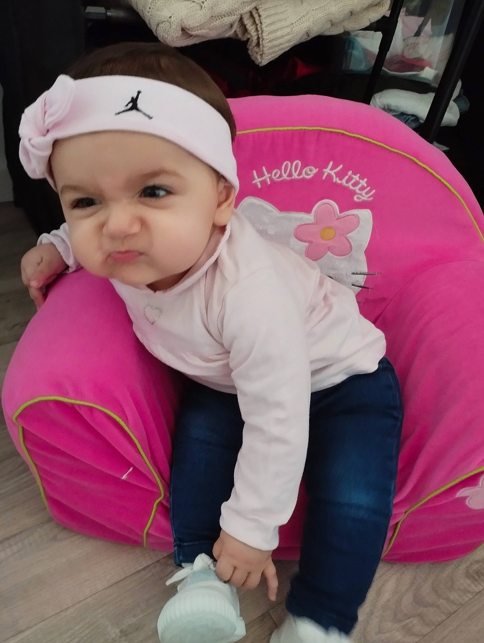 Kataleya a rejoint le concours — aidez-le/la à gagner de superbes lots ! baby, baby_toddler_clothing, baseball_cap, cap, child, fashion_accessory, fun, happy, headwear, hood, hoodie, knit_cap, leisure, magenta, person, pink, purple, sitting, sleeve, t_shirt