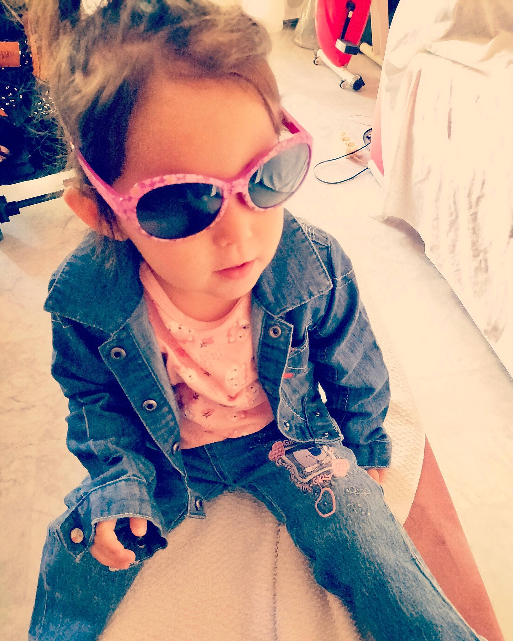 Giulia participe au concours pour gagner de l'argent avec cette photo : blue, cool, eyewear, fashion, glasses, goggles, hair, hairstyle, happy, lip, mouth, neck, person, photograph, shoulder, sleeve, street_fashion, sunglasses, textile, vision_care